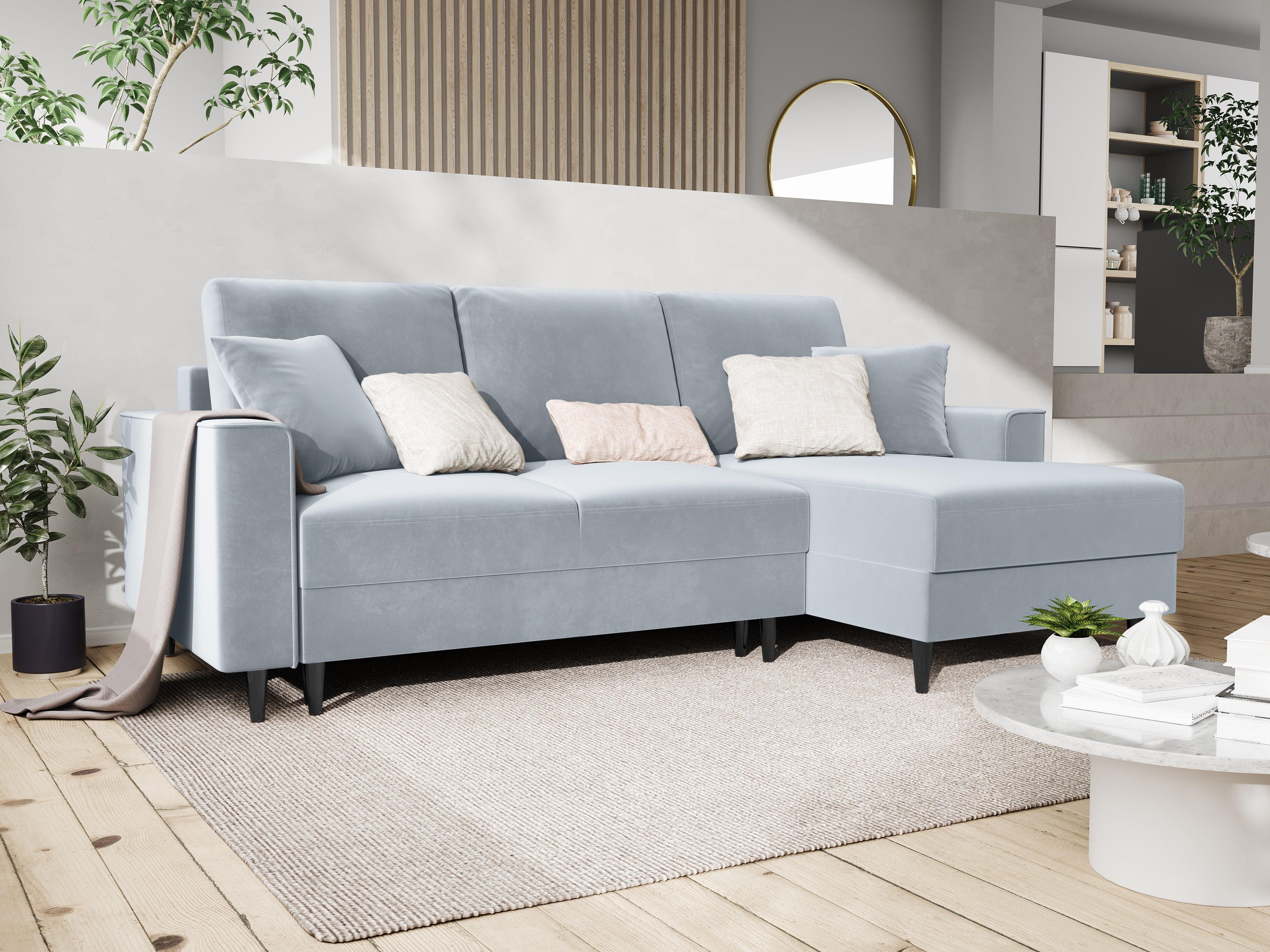 Narożnik prawostronny aksamitny z funkcją spania CARTADERA błękitny z czarną podstawą Mazzini Sofas Eye on Design
