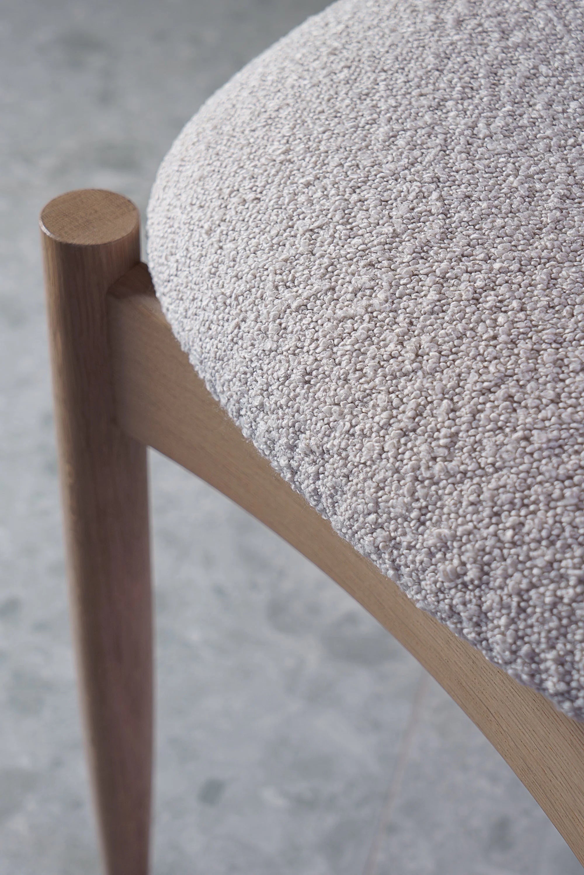 Stuhl KEMI beige mit Eichenholz