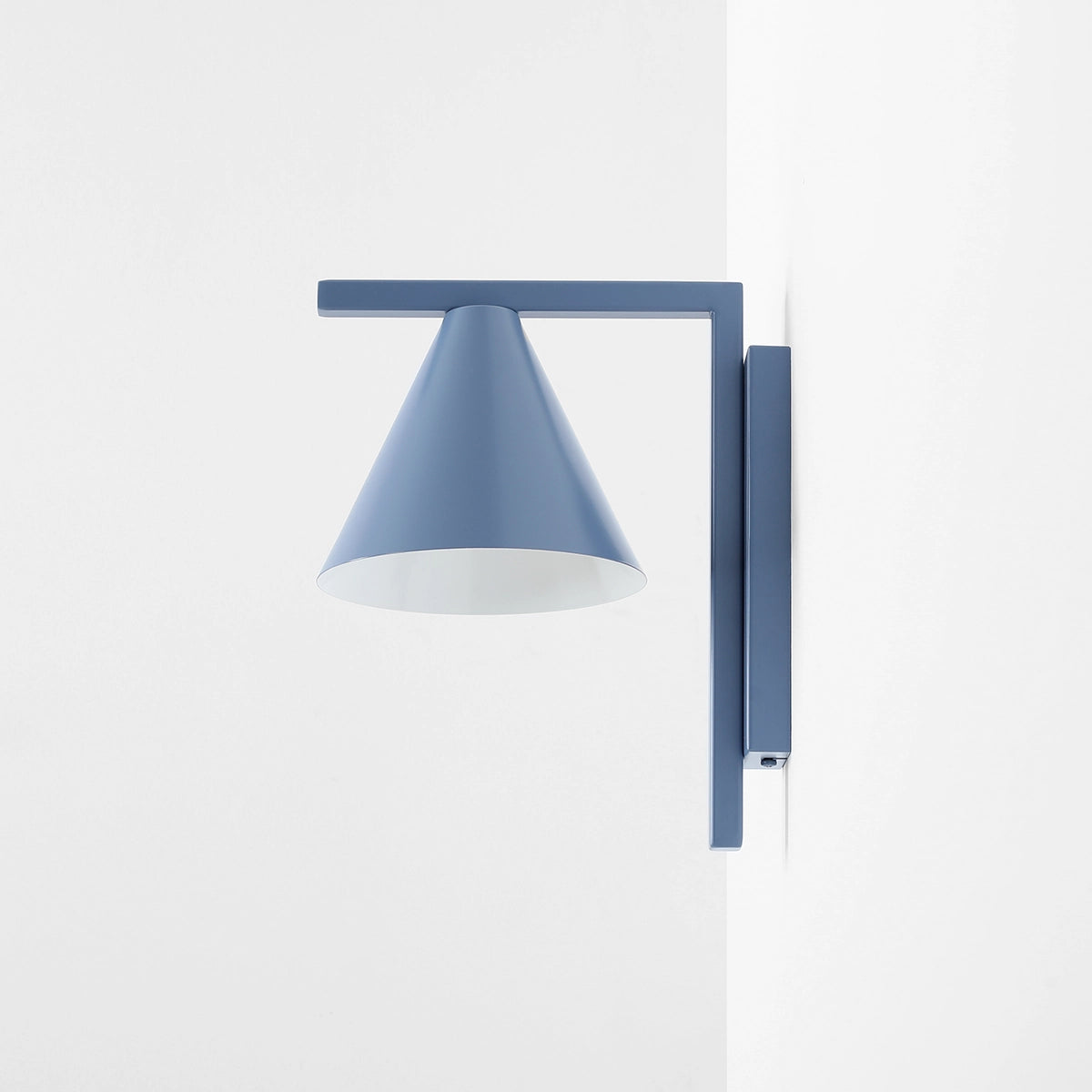 FORM blaue Wandleuchte