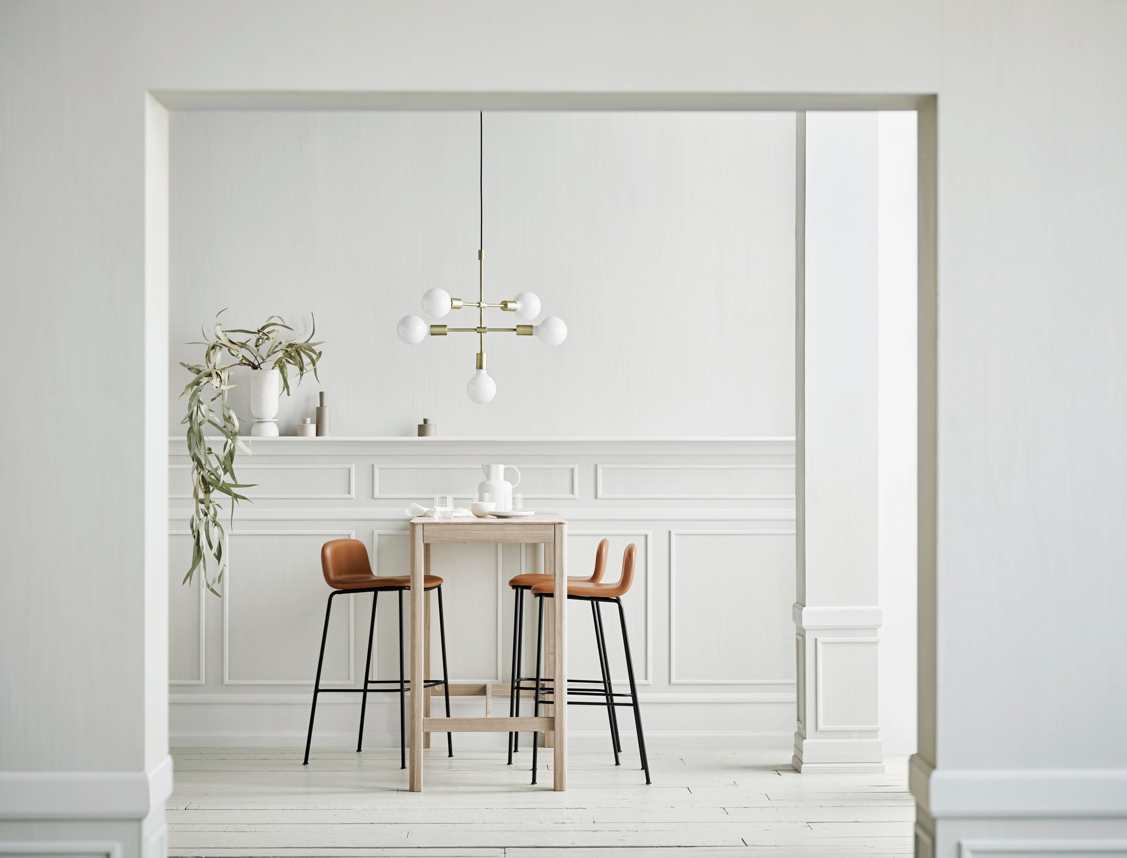 Palm Hoocher mit einer Metallbasis gepolstert