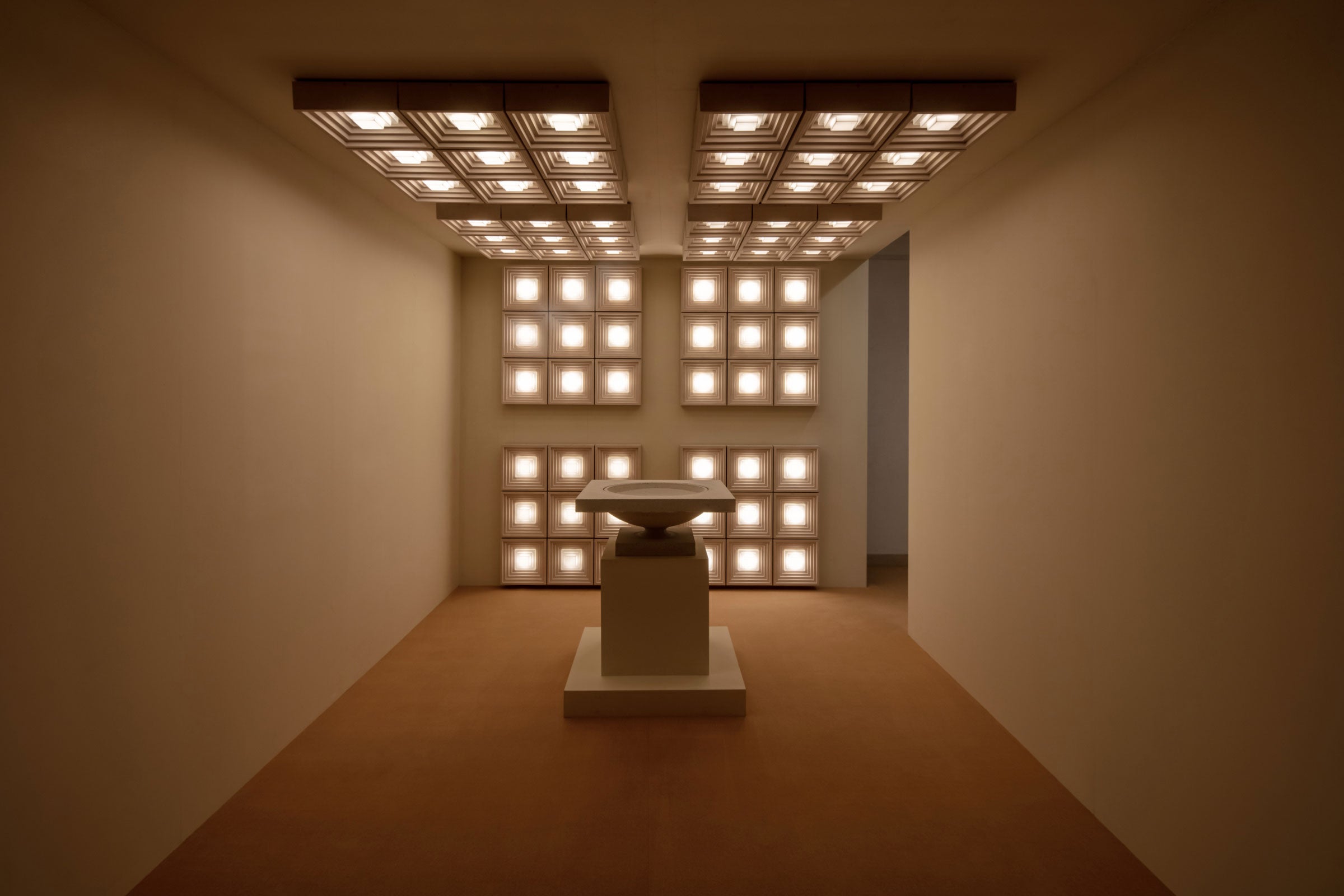 PANTHEUM Beige Wall Sconce in Jesmonite