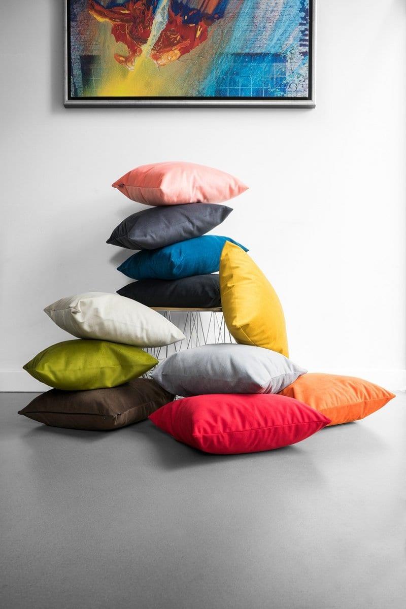 Poduszka aksamitna PRAM brązowy Poduszkowcy Eye on Design