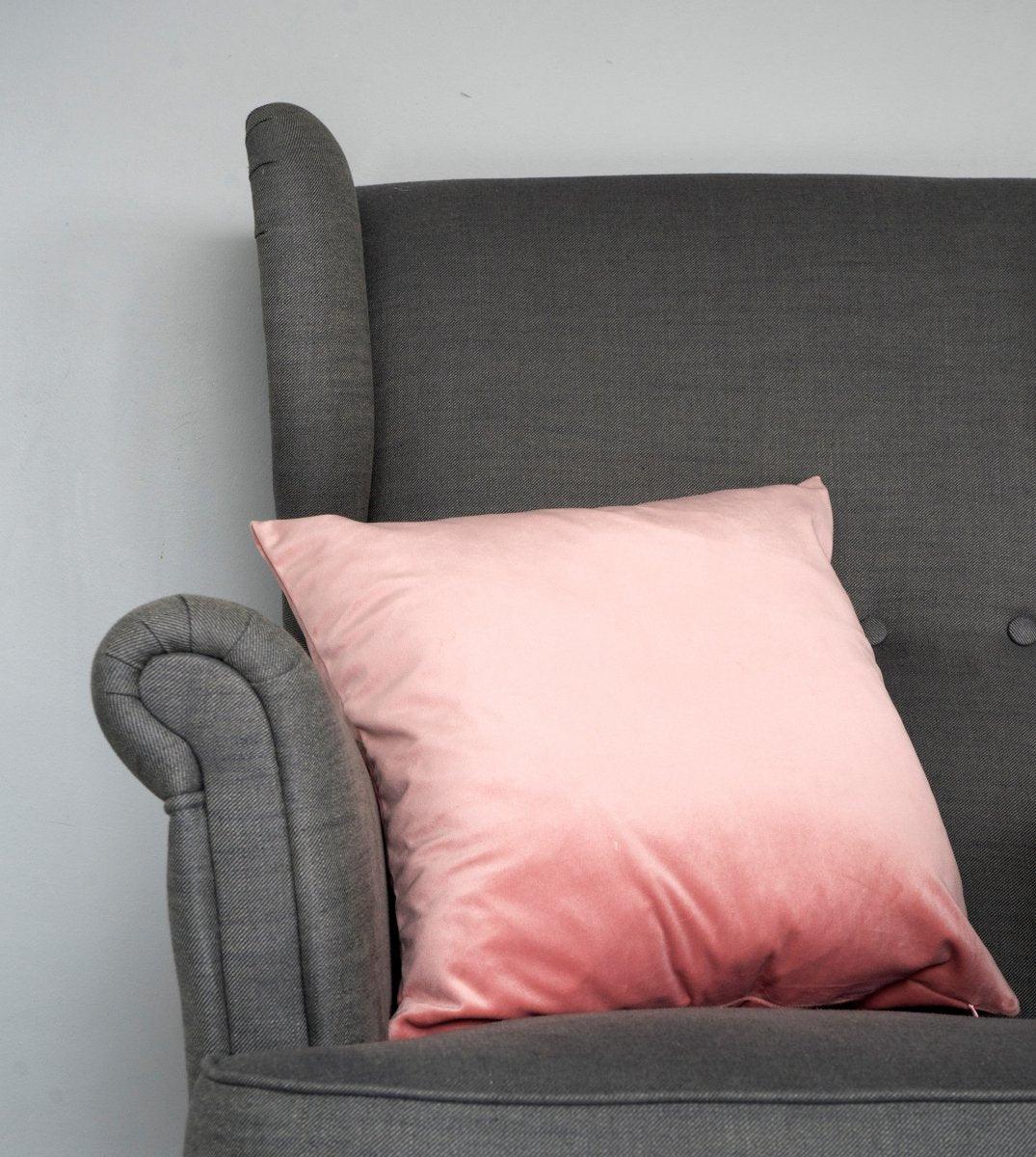 Poduszka dekoracyjna VELVET jasnoróżowy Poduszkowcy Eye on Design