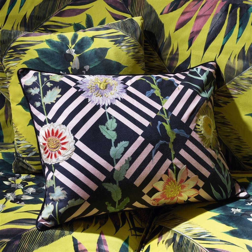 Poduszka dwustronna FLOWER'S GAME BOURGEON bawełniana satyna Christian Lacroix Eye on Design