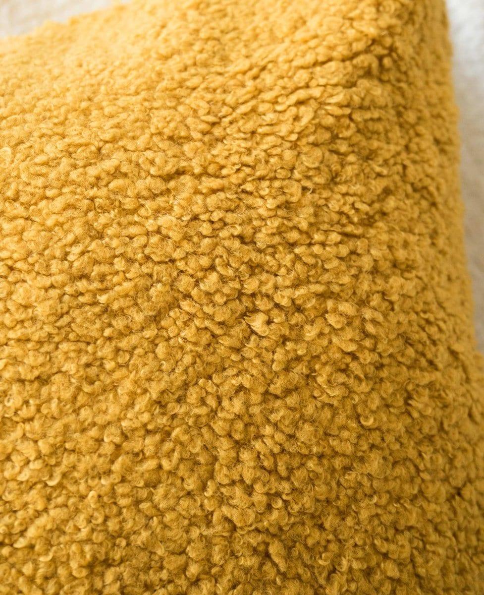 Poduszka w tkaninie boucle COZY miodowy Poduszkowcy Eye on Design
