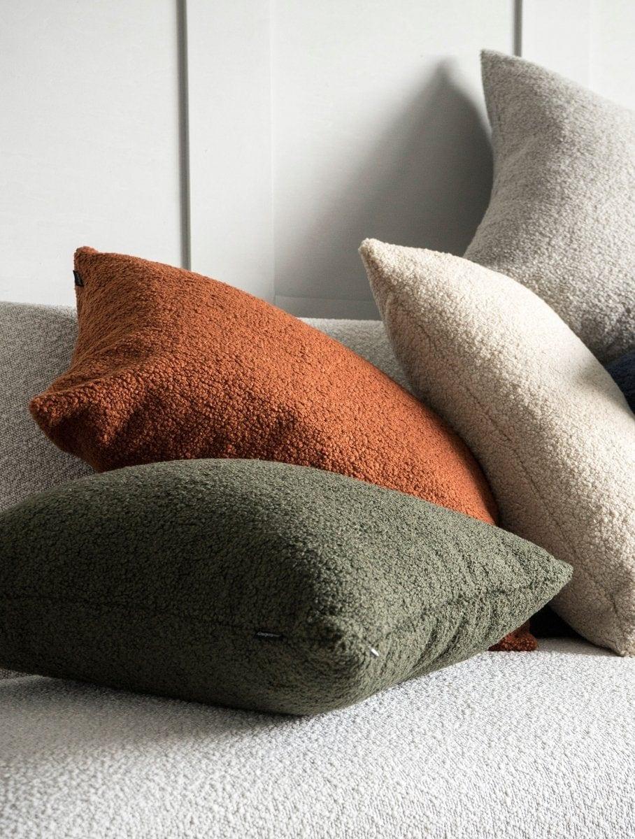 Poduszka w tkaninie boucle COZY zielony Poduszkowcy Eye on Design