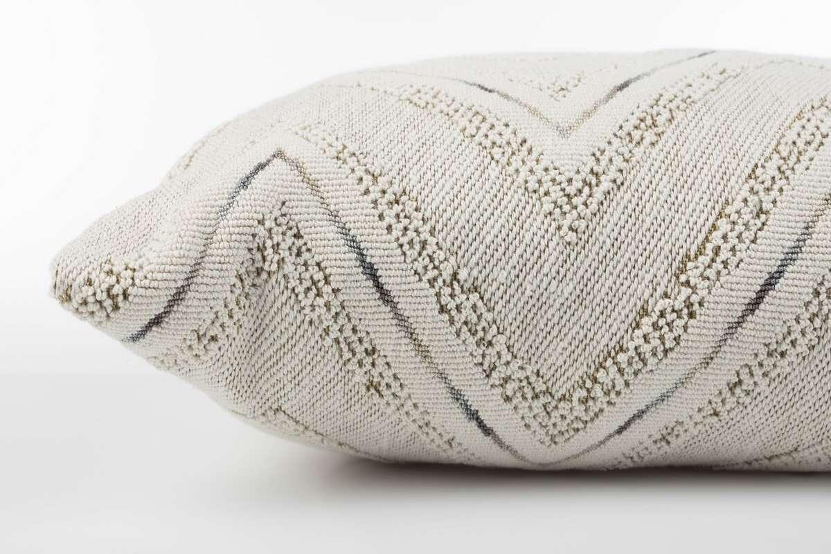 Poduszka WADDLE jasnobeżowy Dutchbone Eye on Design