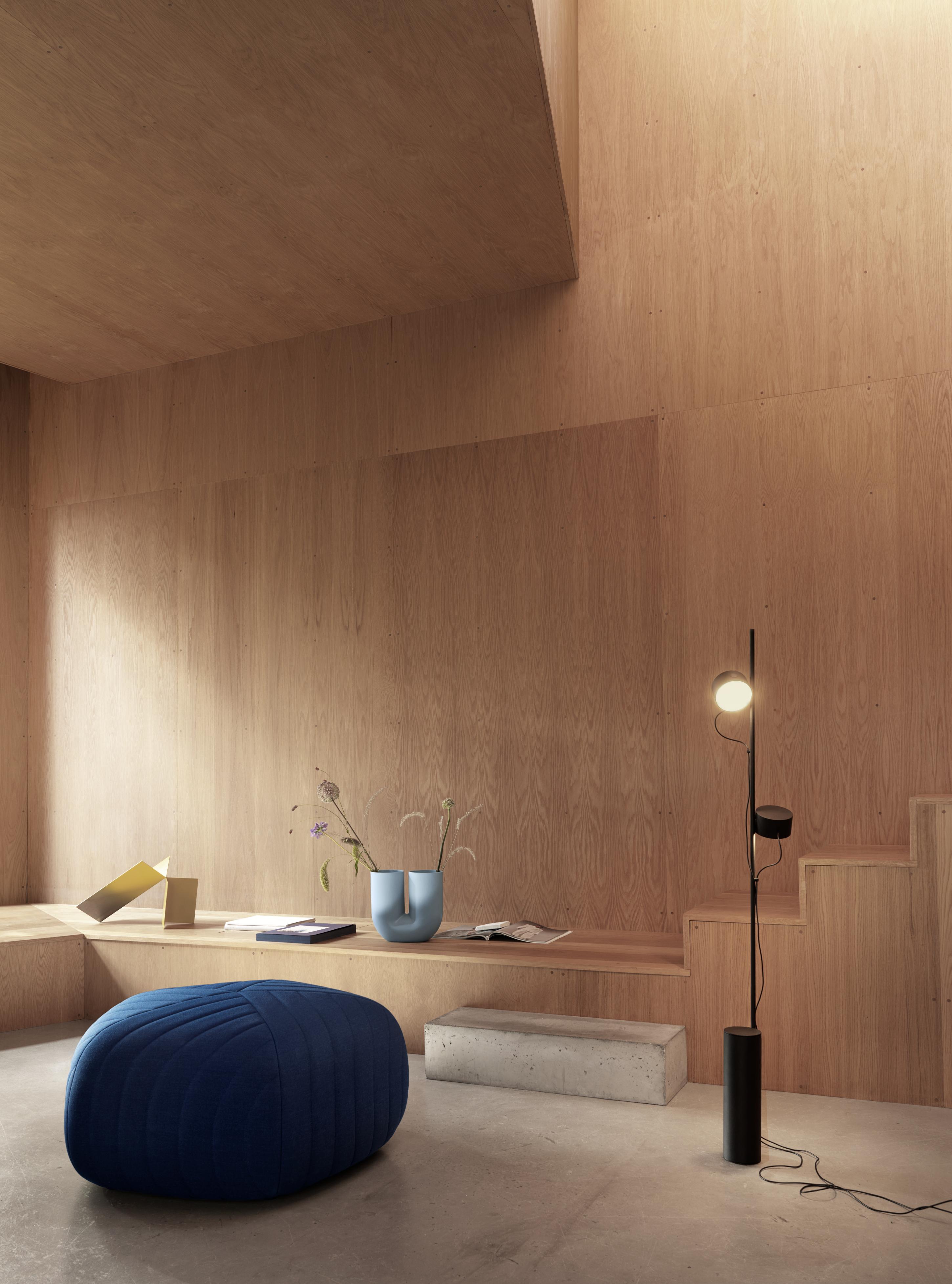 POST Floor Lamp Black