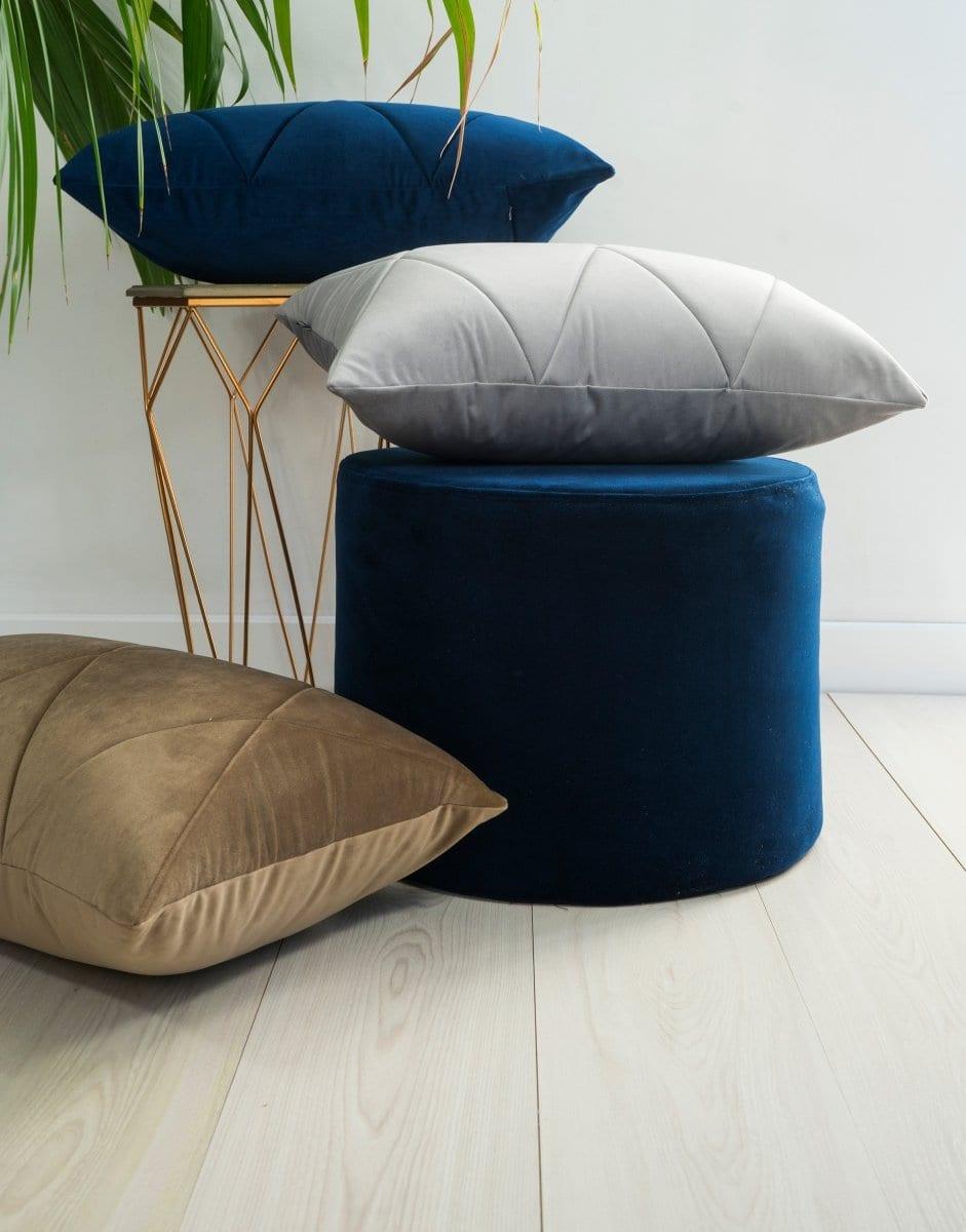 Puf welurowy granatowy Poduszkowcy Eye on Design