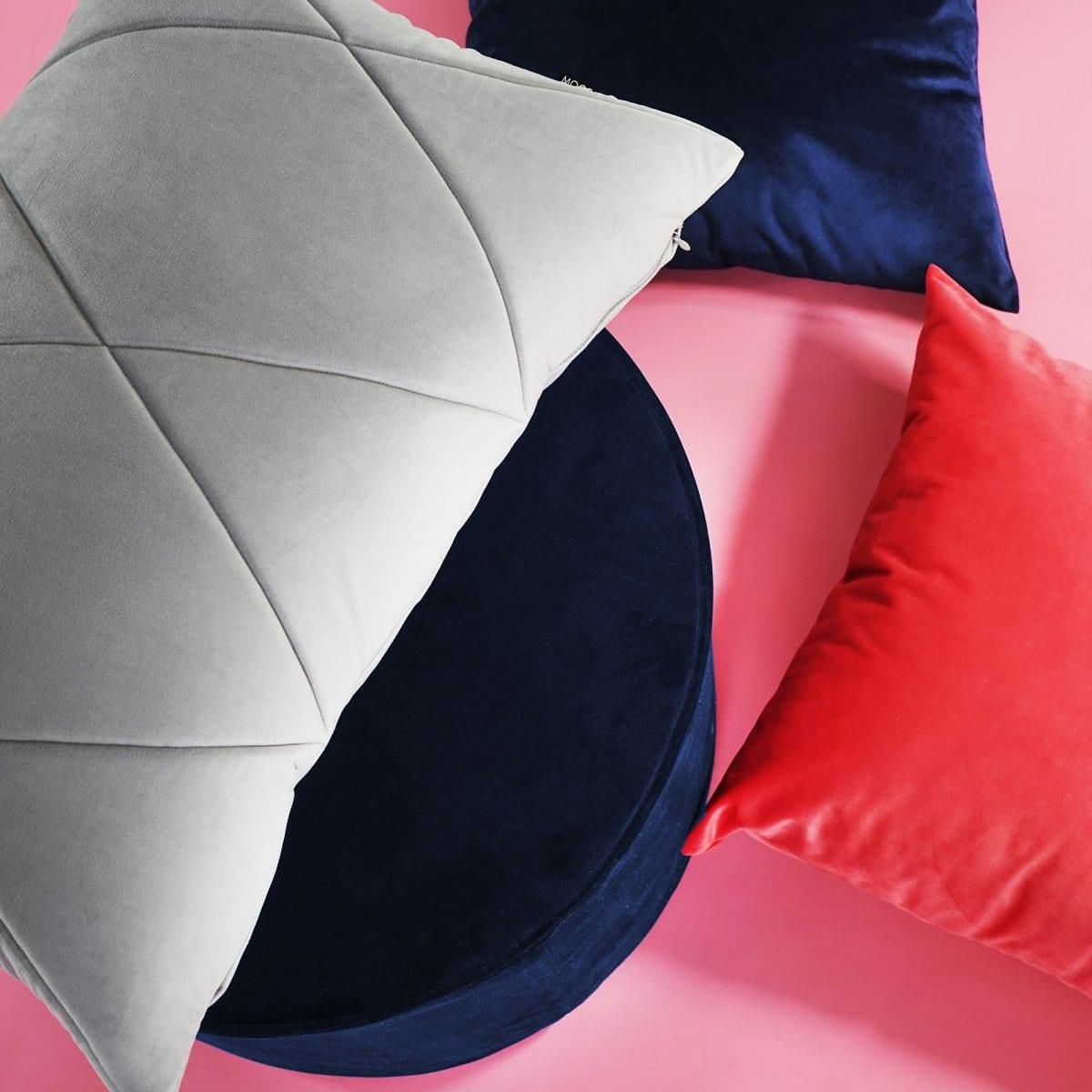 Puf welurowy granatowy Poduszkowcy Eye on Design