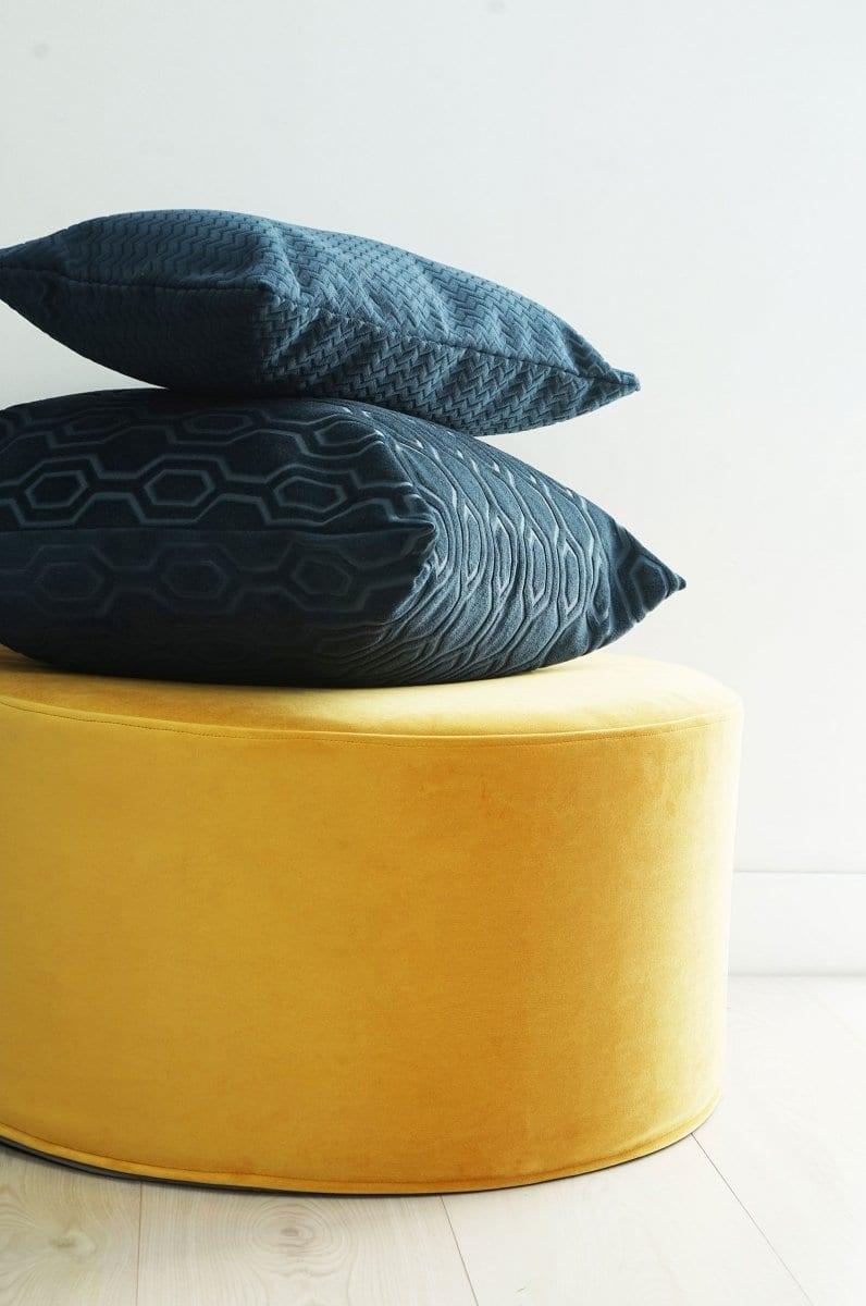 Puf welurowy miodowy Poduszkowcy Eye on Design