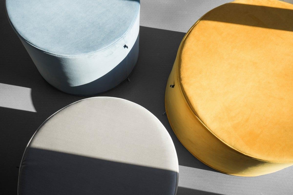 Puf welurowy miodowy Poduszkowcy Eye on Design