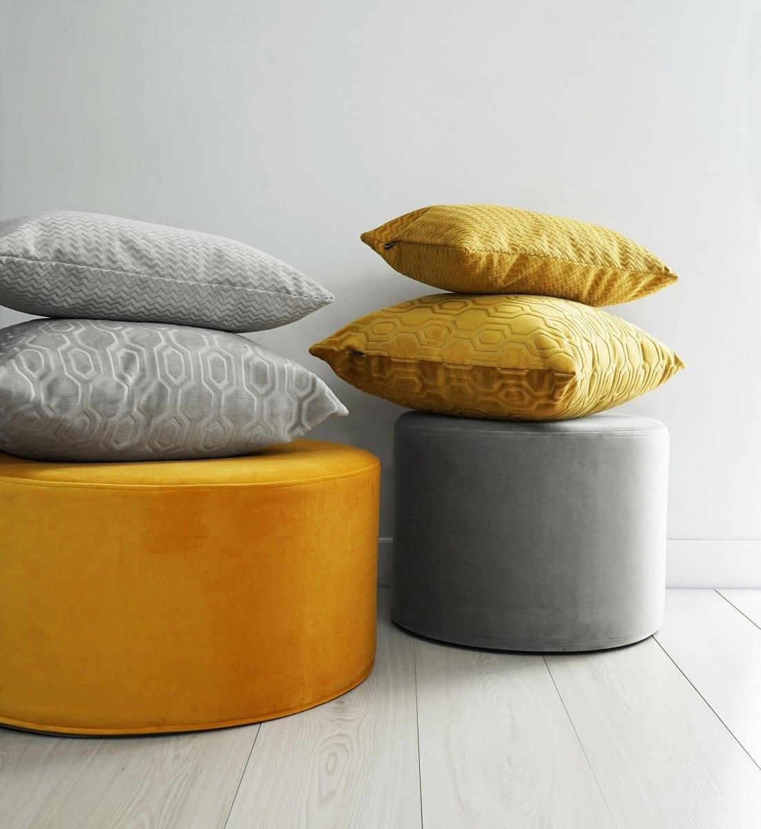 Puf welurowy miodowy Poduszkowcy Eye on Design