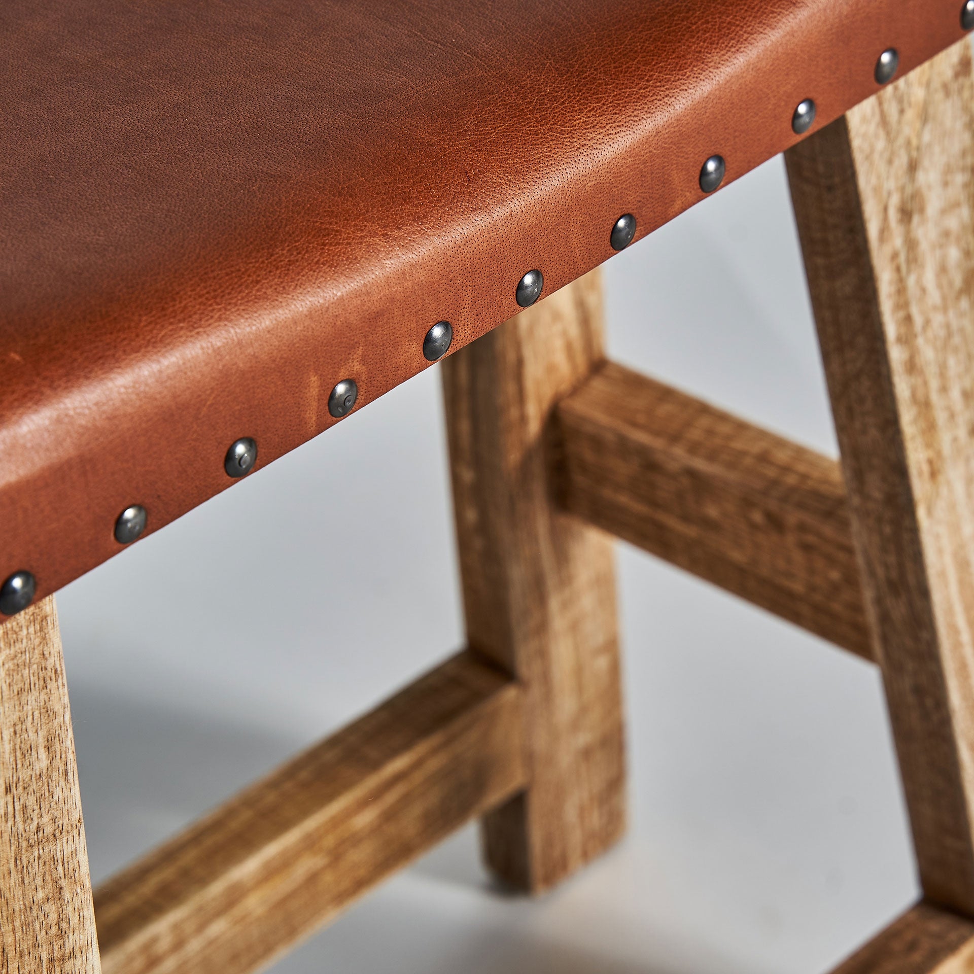 VAYOR Stool in Mango Wood with Leather Seat