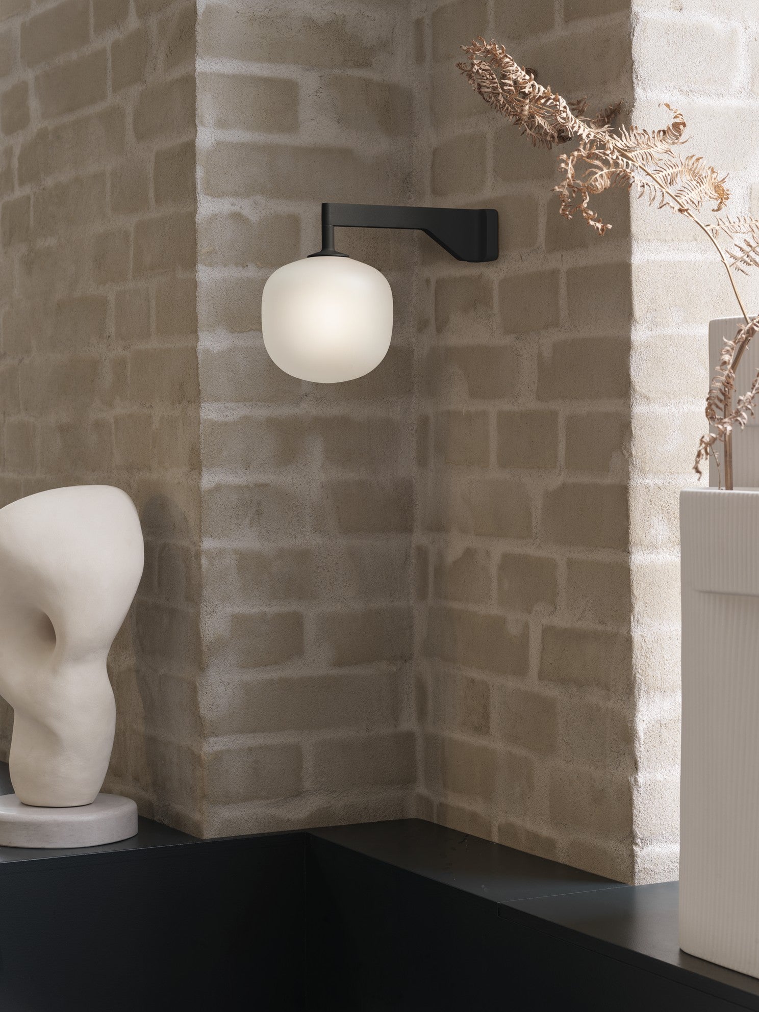 RIME black wall lamp