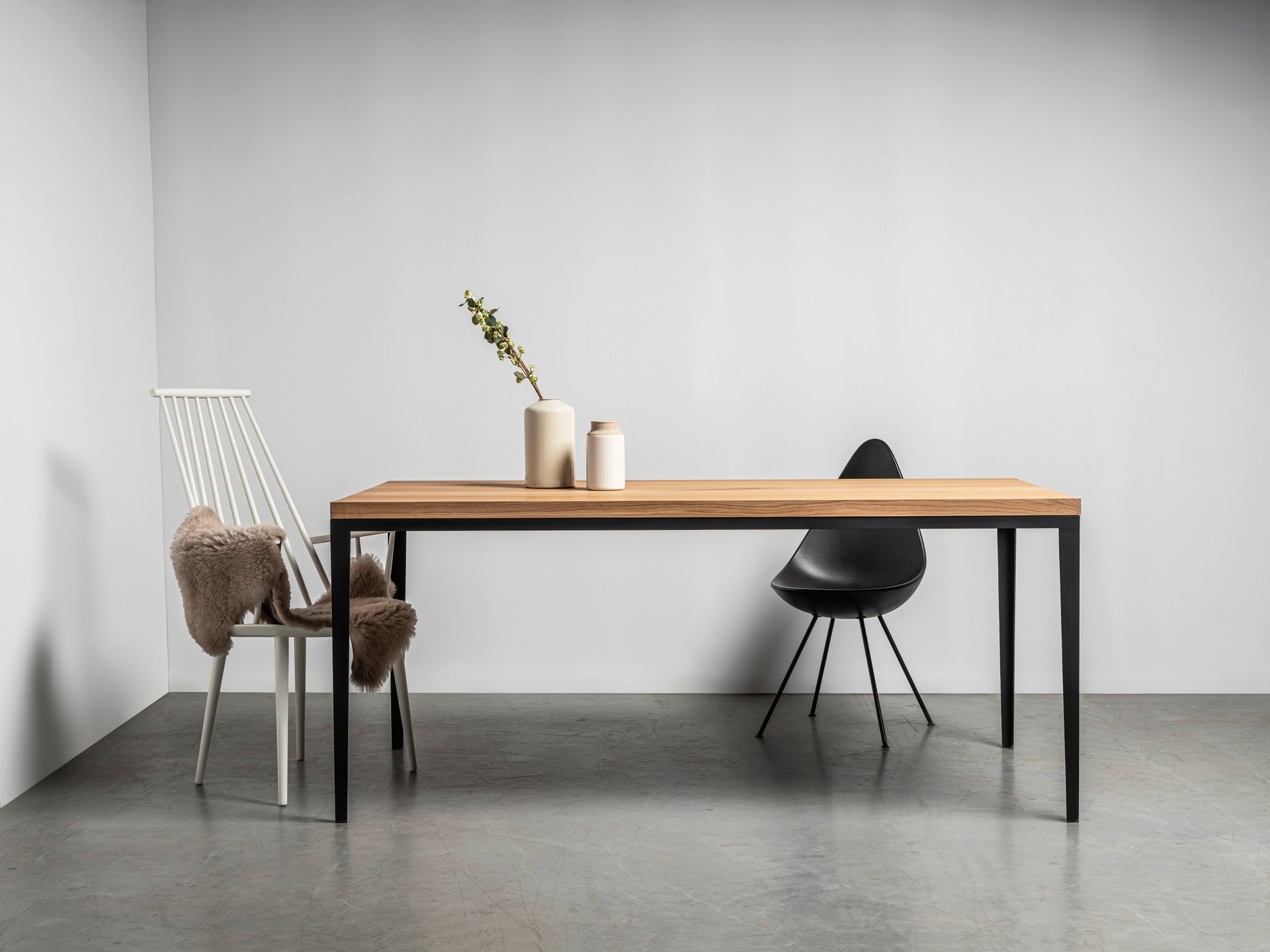 ALEX Table with Oak Top and Black Steel Base