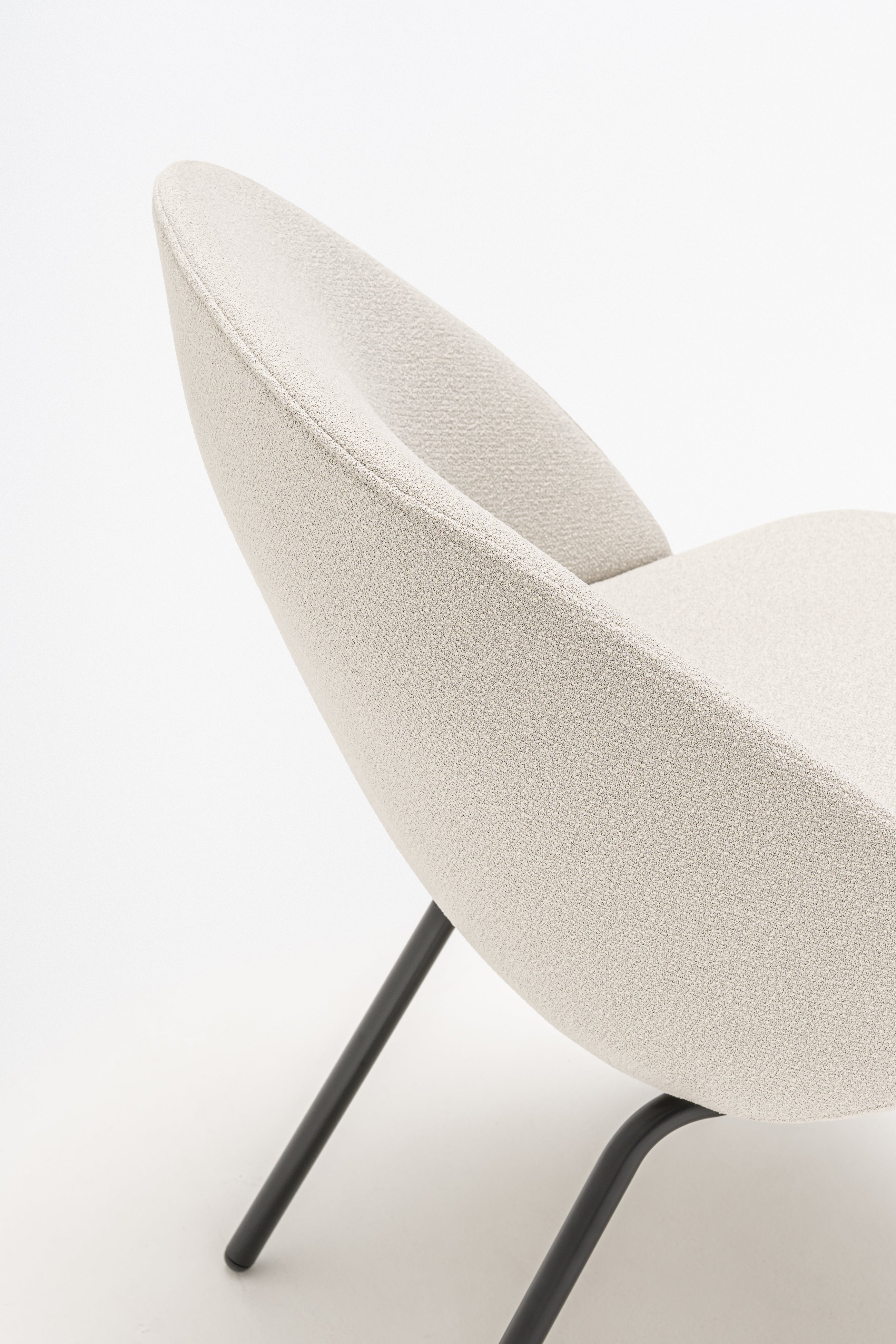Sessel mit niedriger Rückenlehne parallel vier legerde Basis