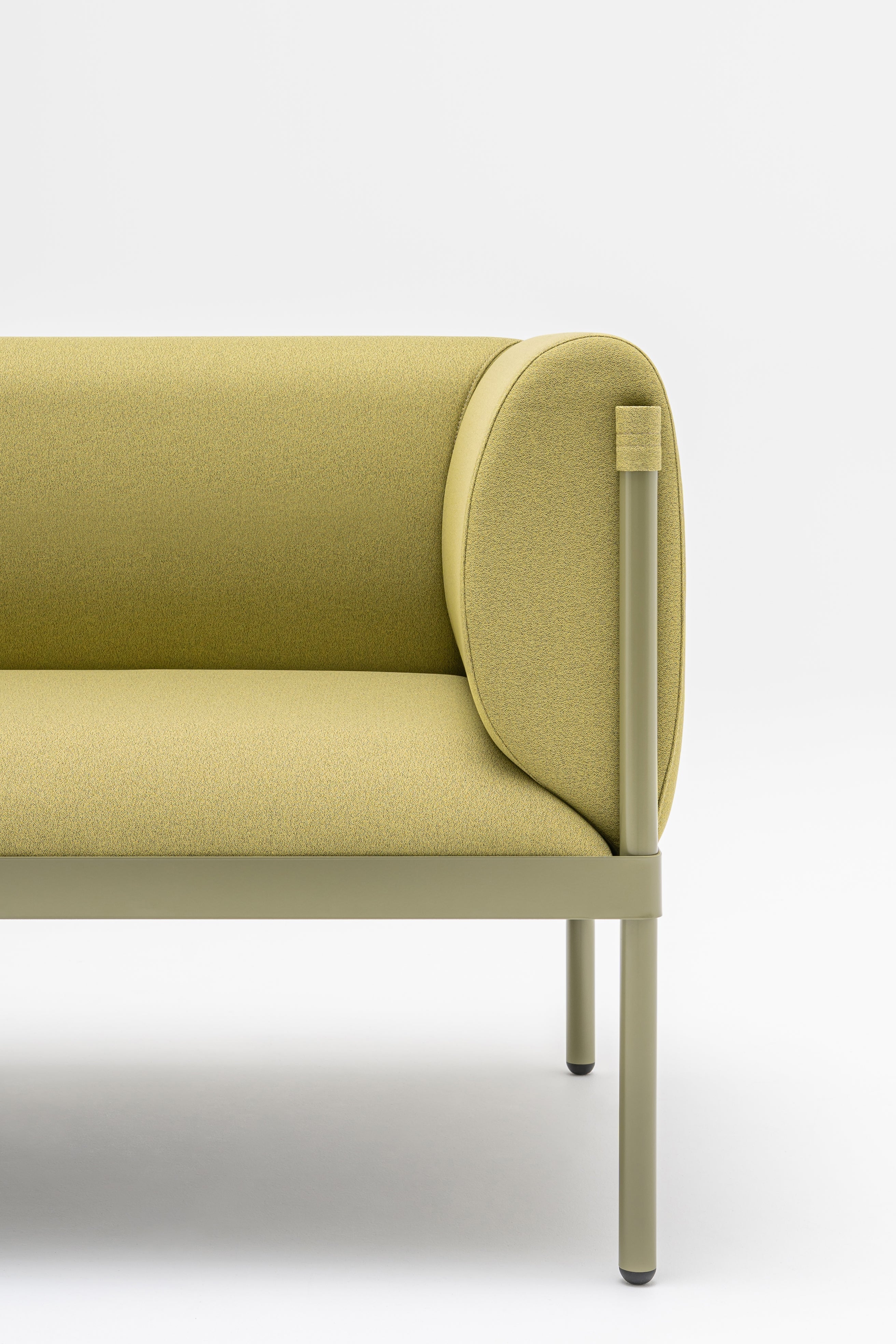 2-Sitzer-Sofa niedrig gepolsterte Stelzen