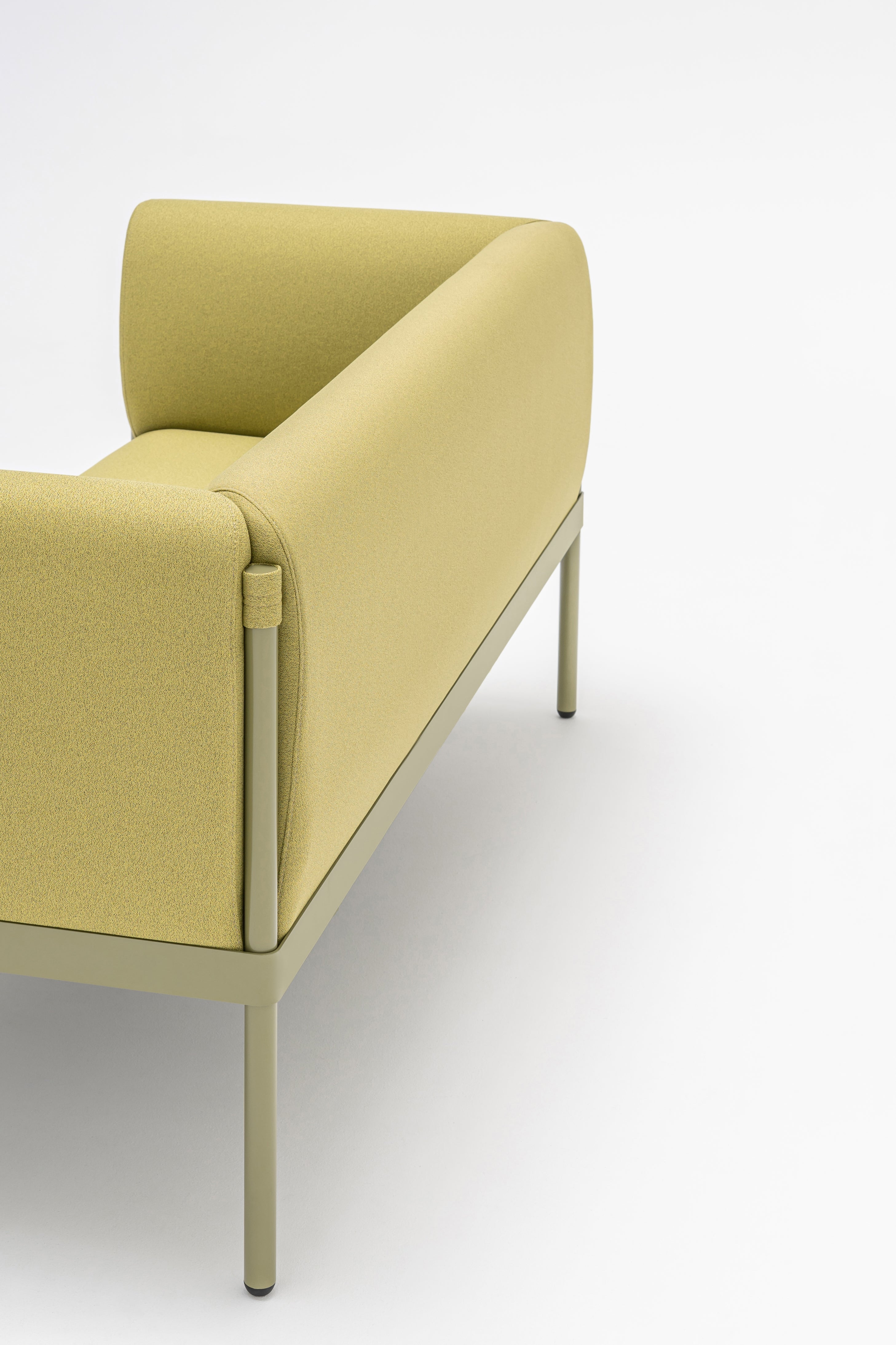 2-Sitzer-Sofa niedrig gepolsterte Stelzen