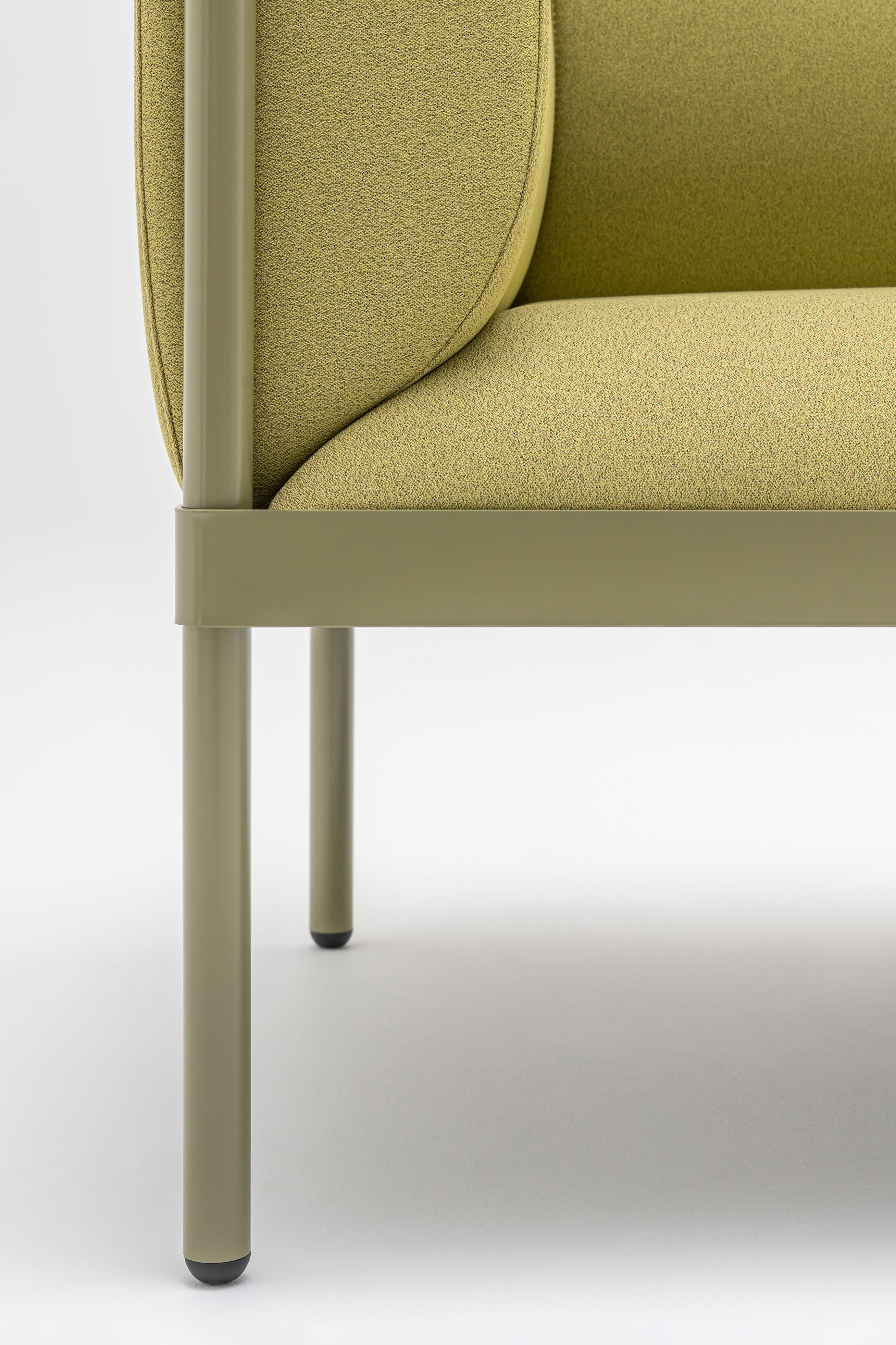 2-Sitzer-Sofa niedrig gepolsterte Stelzen