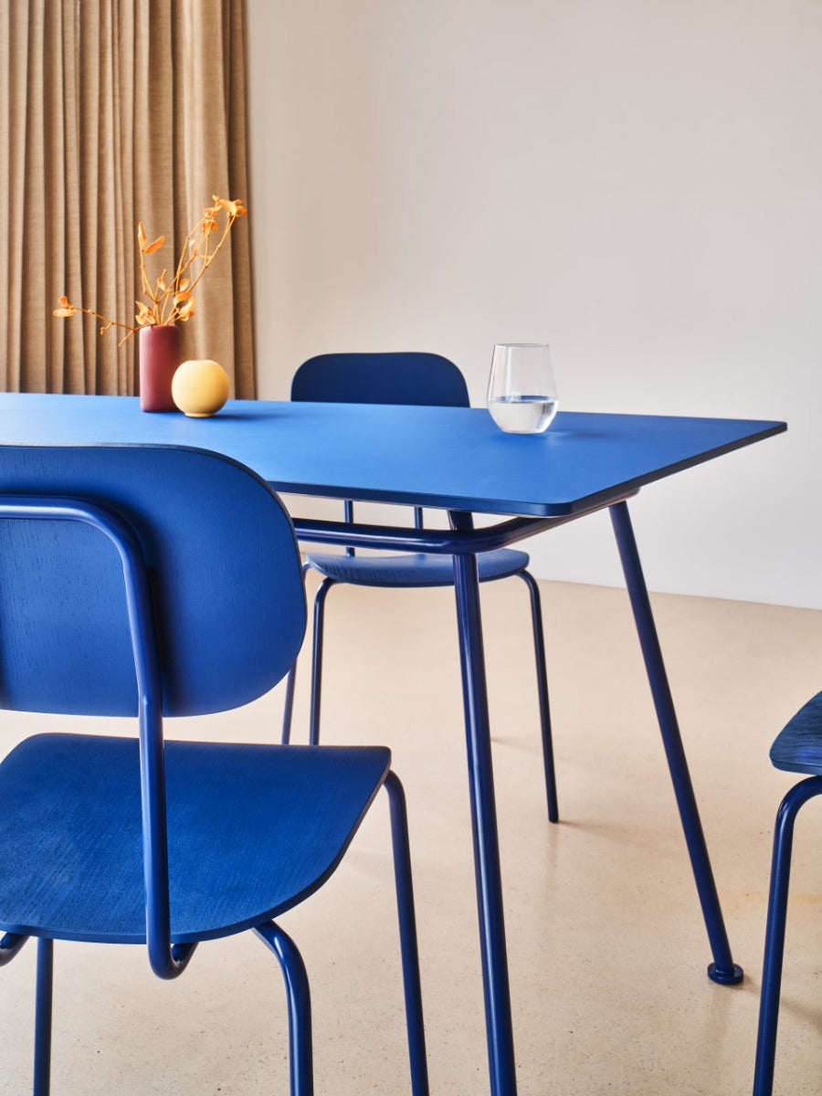 Neuer Schulstuhl Ziegelbasis