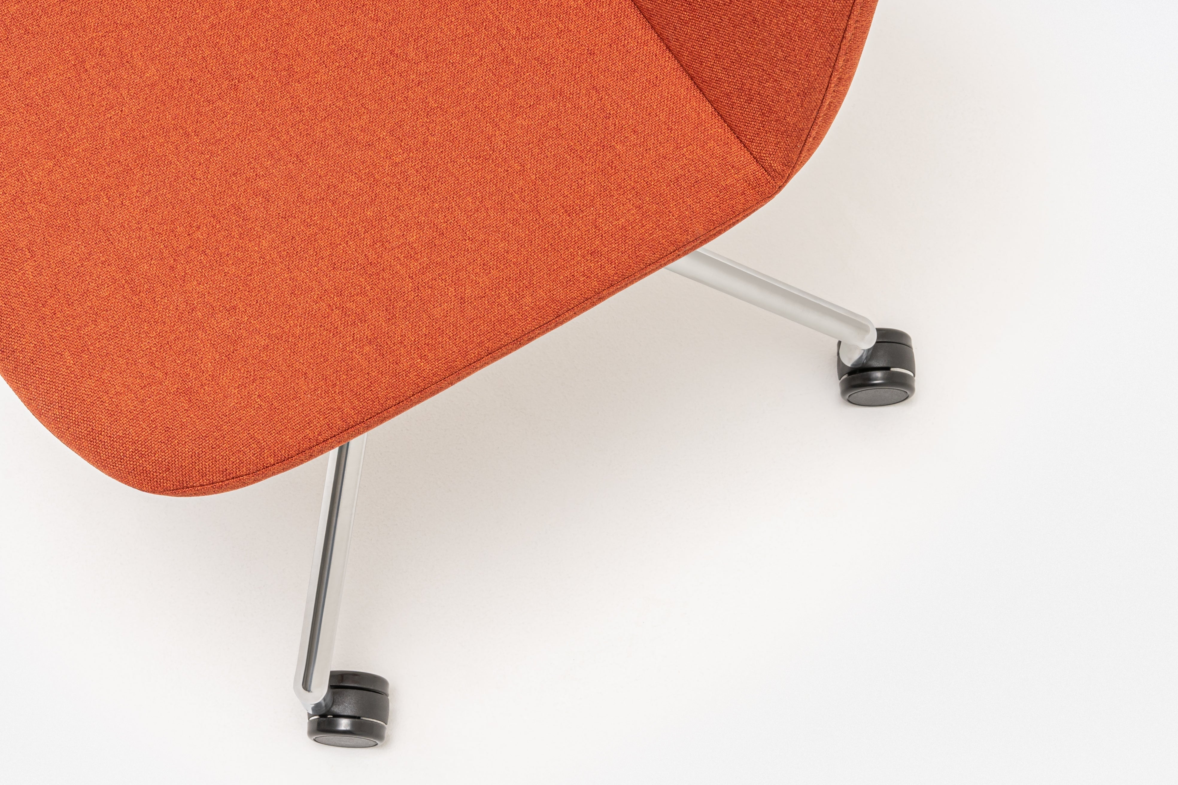 Ulti swivel aluminum chair polished