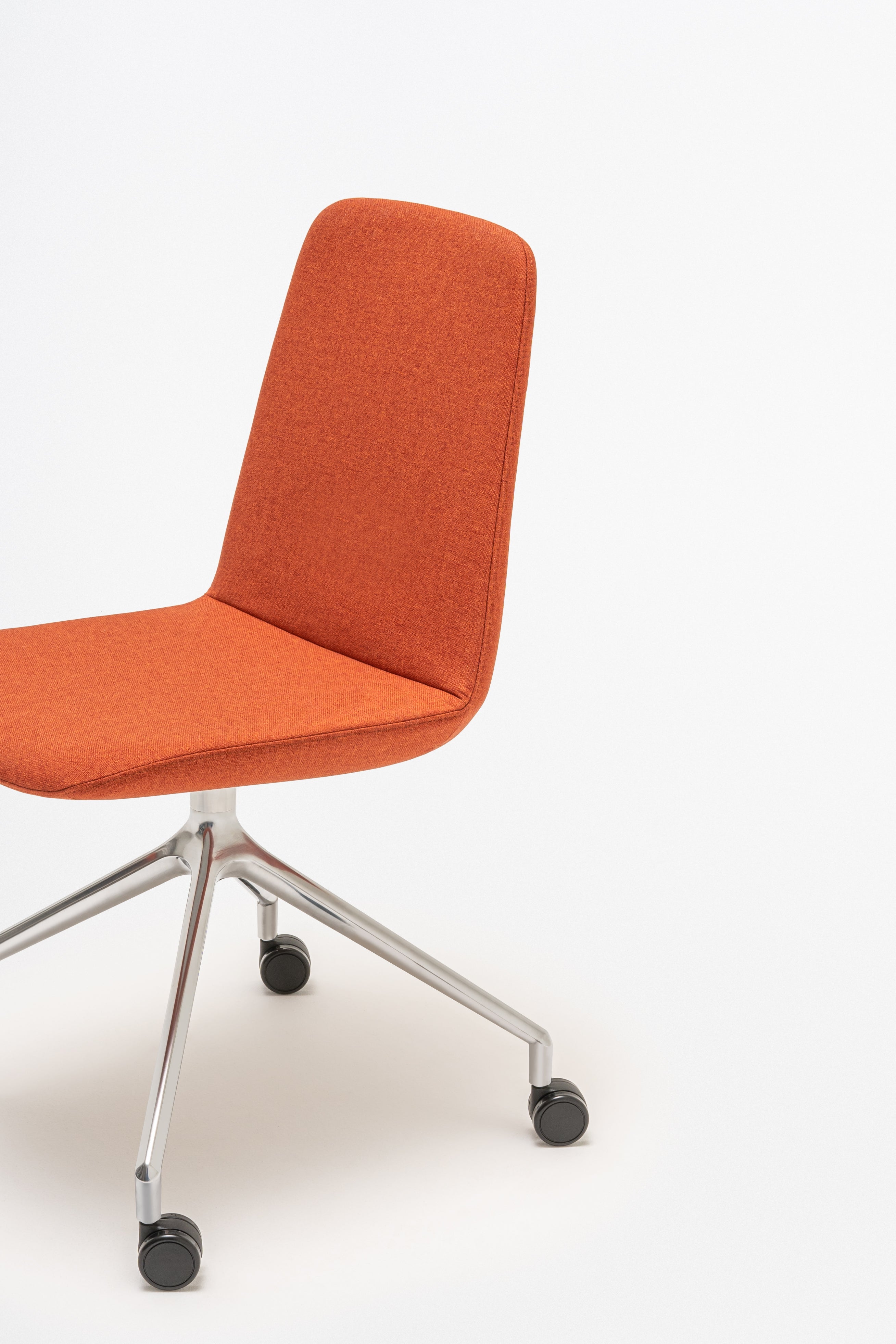 Ulti swivel aluminum chair polished