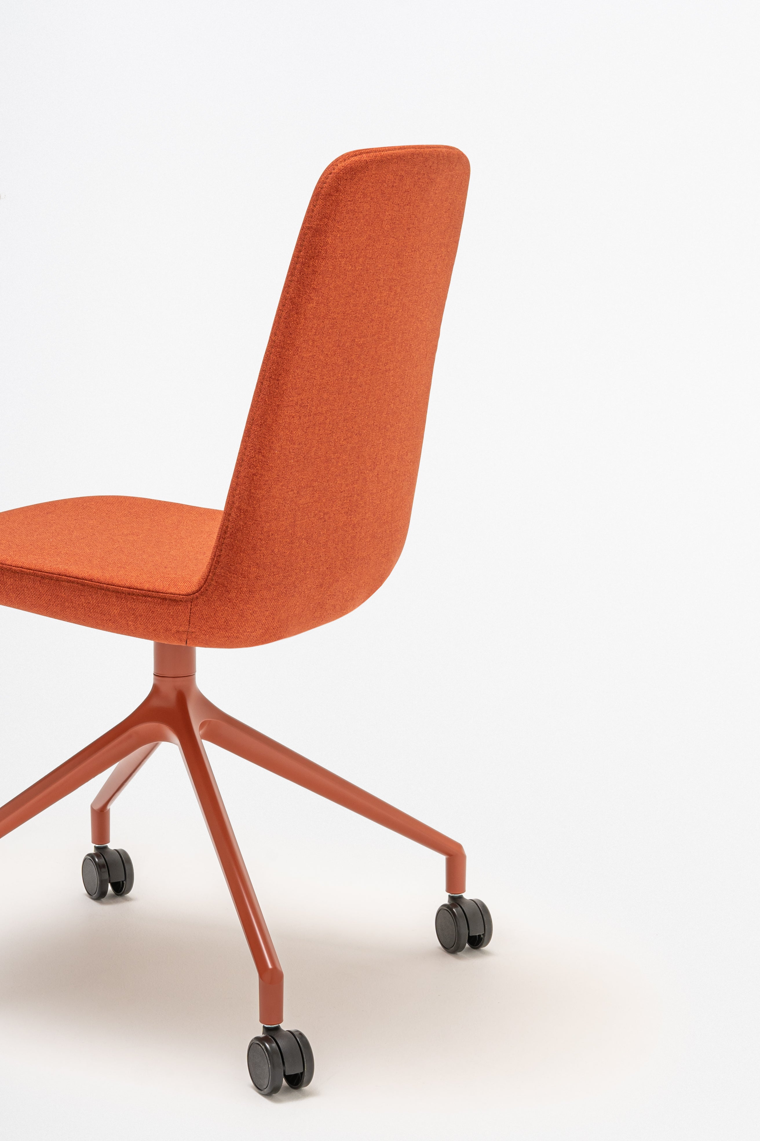 Ulti swivel chair aluminum base with wheels