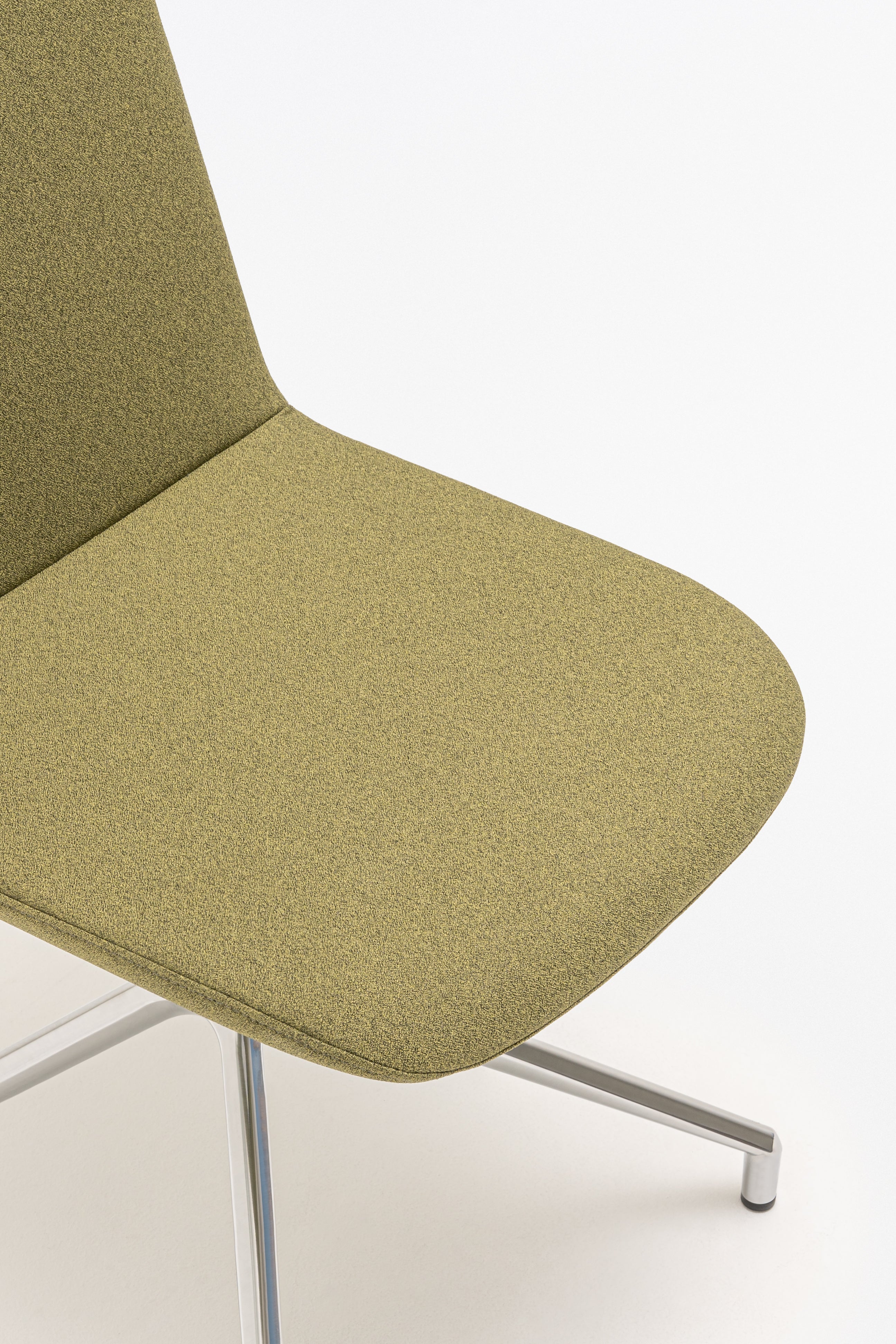 Ulti swivel aluminum chair polished