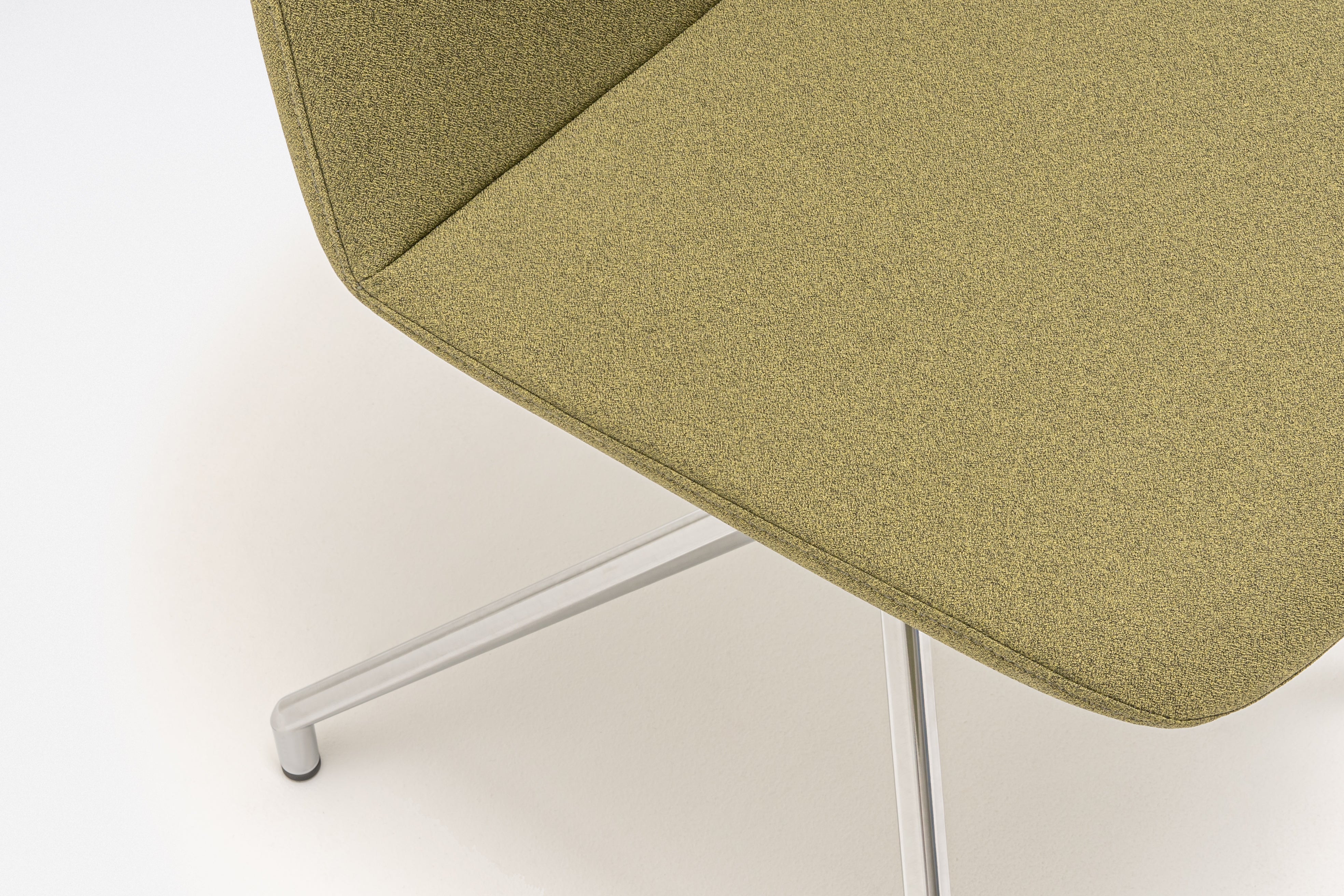 Ulti swivel aluminum chair polished
