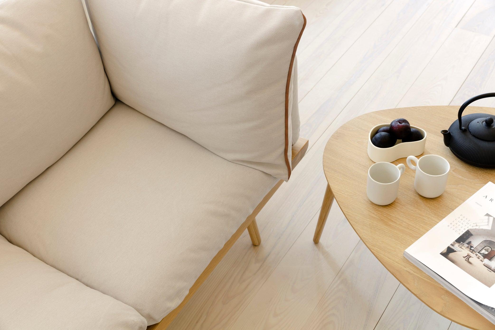 Sofa 3-osobowa LOUNGE AROUND beżowy z dębem UMAGE Eye on Design