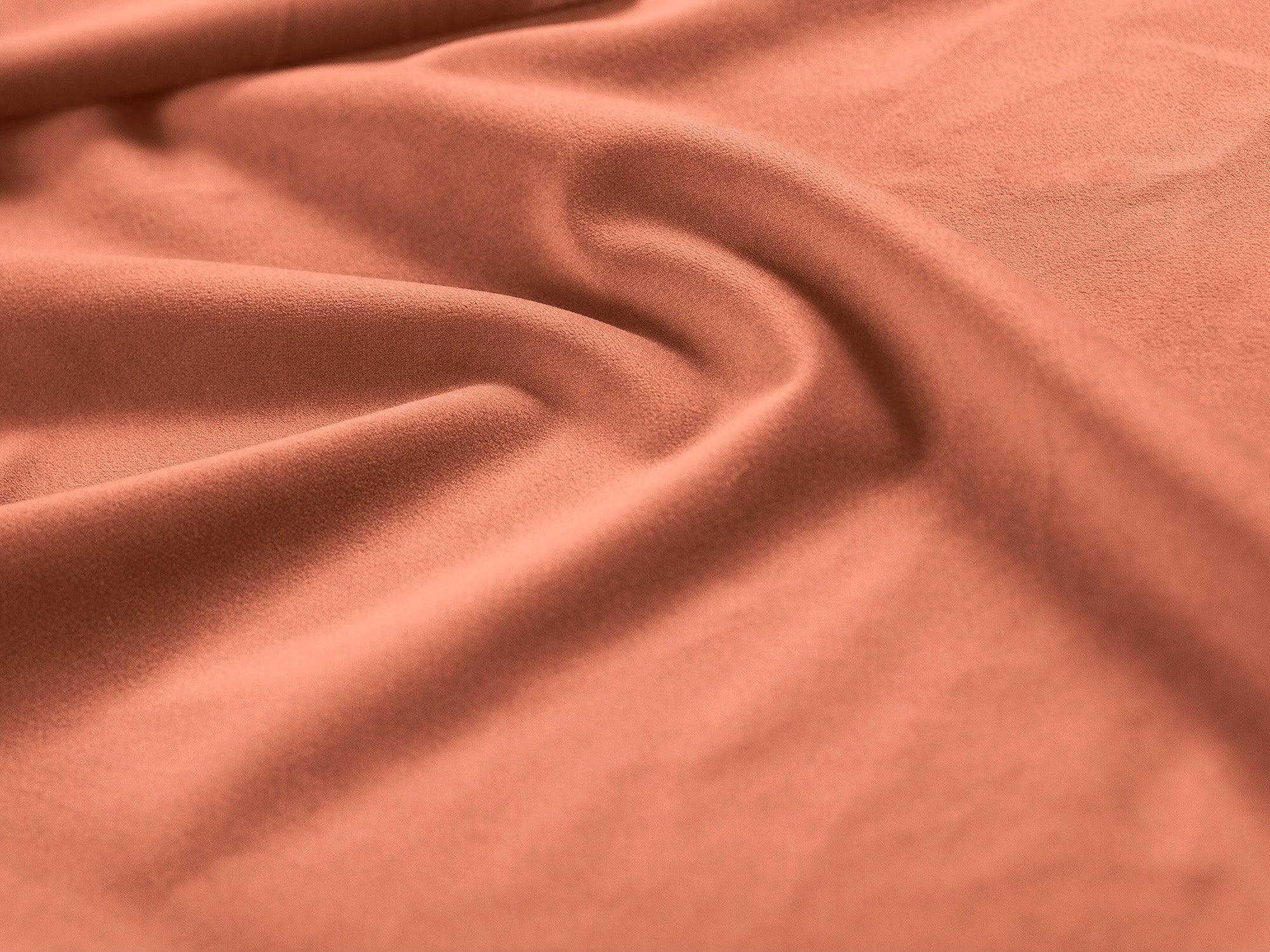 Sofa aksamitna 2-osobowa SKYLER koralowy Interieurs 86 Eye on Design