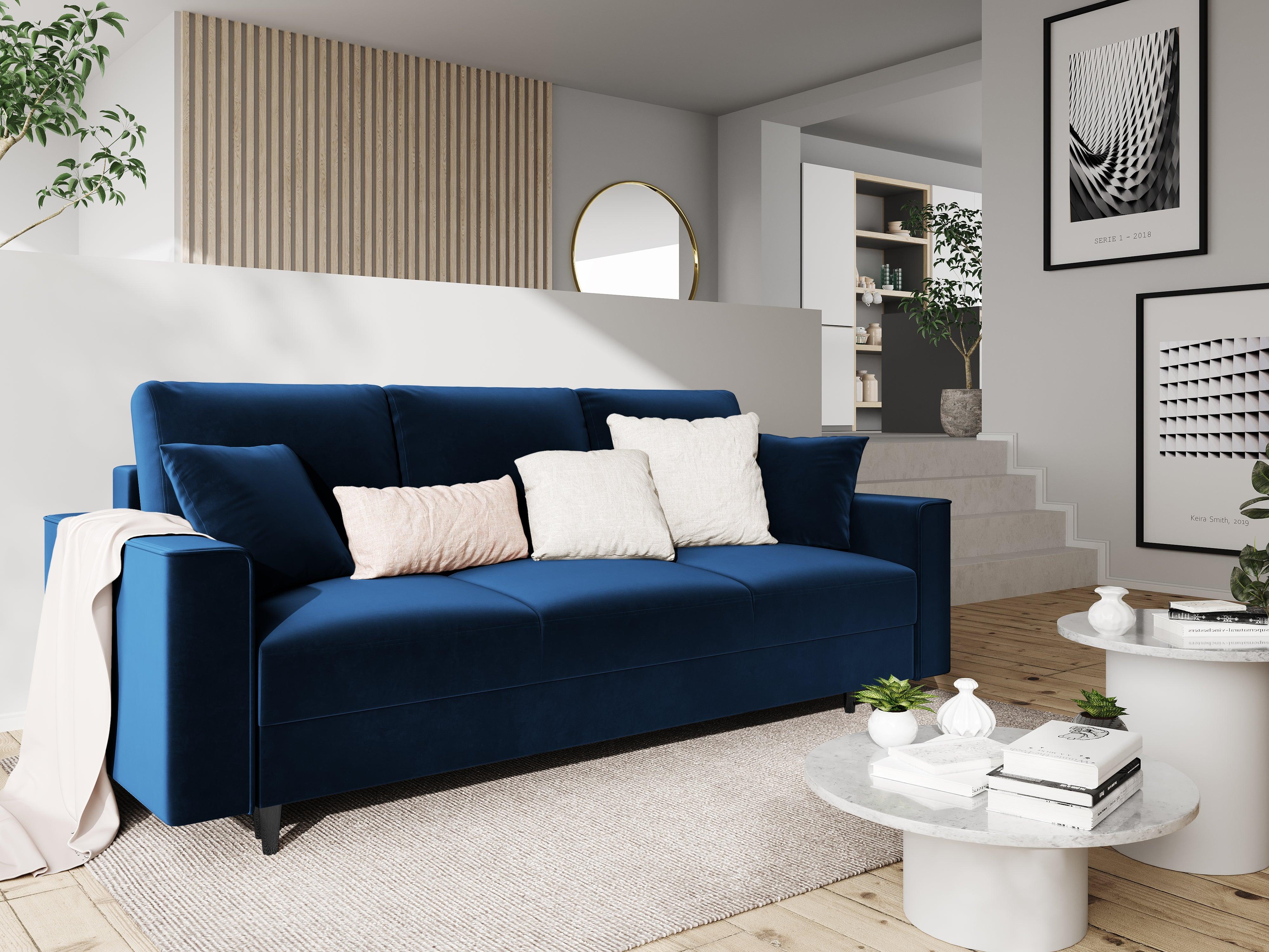 Sofa aksamitna z funkcją spania CARTADERA błękit królewski z czarną podstawą Mazzini Sofas Eye on Design