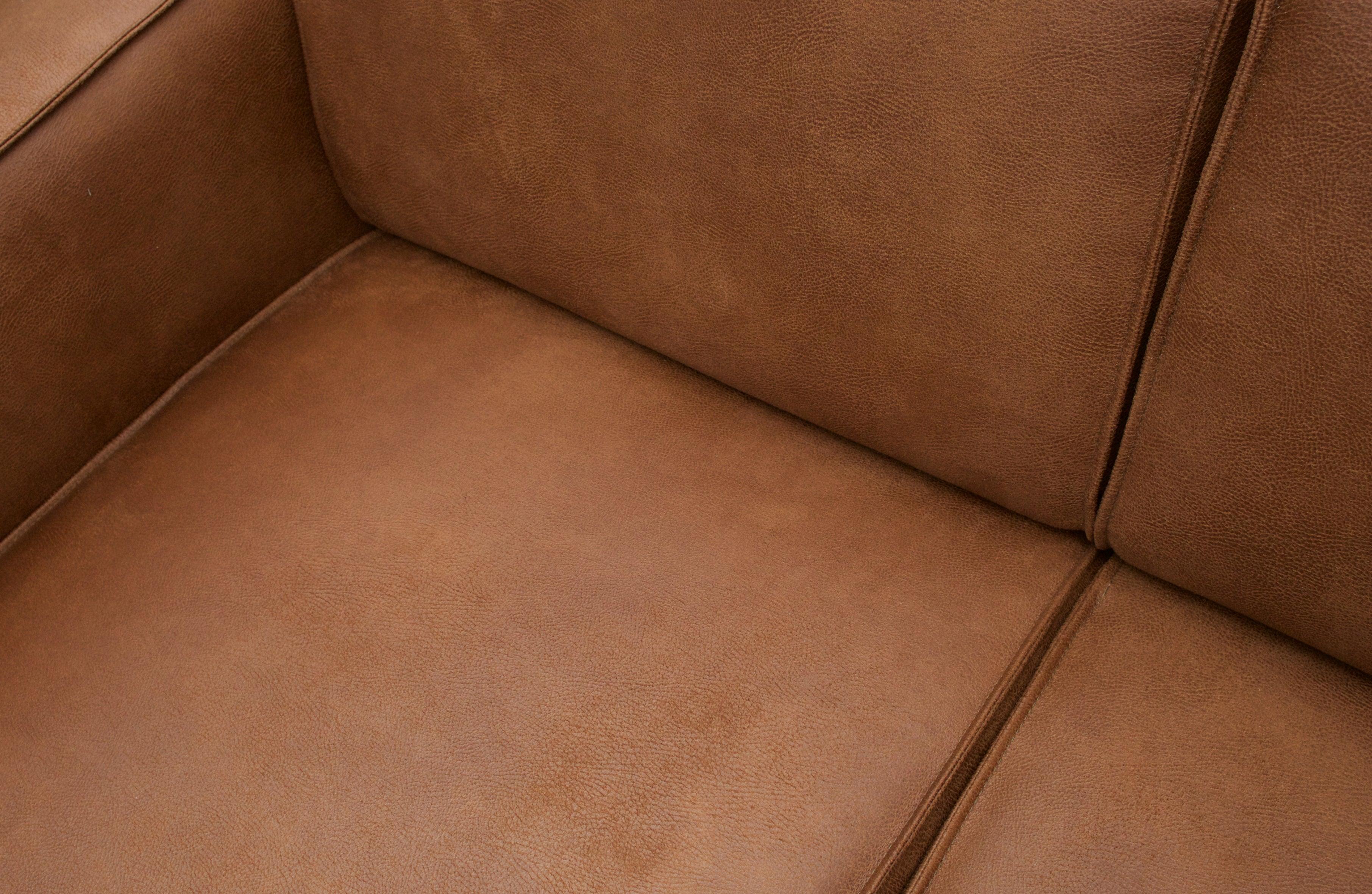 Sofa ekoskóra 4-osobowa STATEMENT koniakowy Be Pure Eye on Design