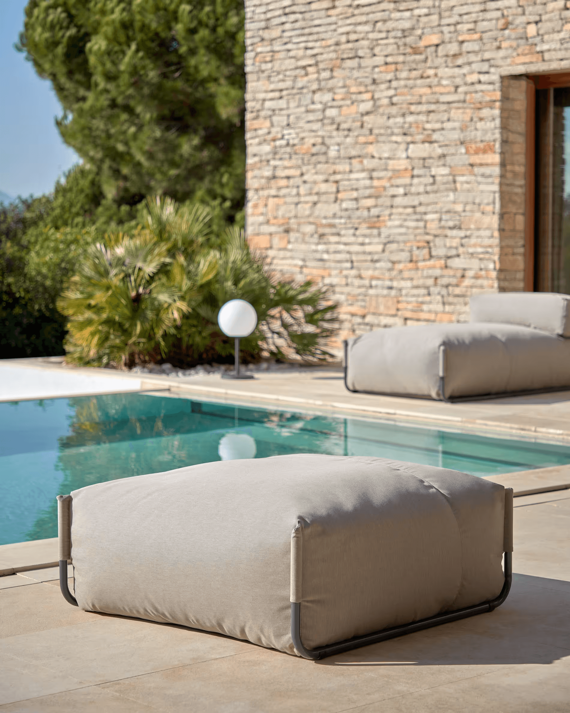 Sofa modułowa ogrodowa SQUARE - puf khaki La Forma Eye on Design