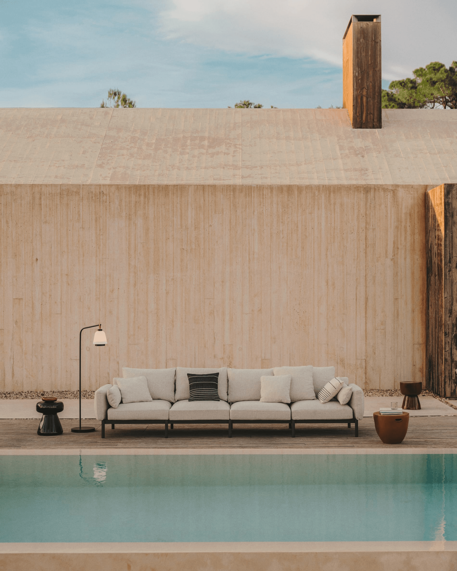 Sofa ogrodowa 4-osobowa SORELLS beżowy La Forma Eye on Design