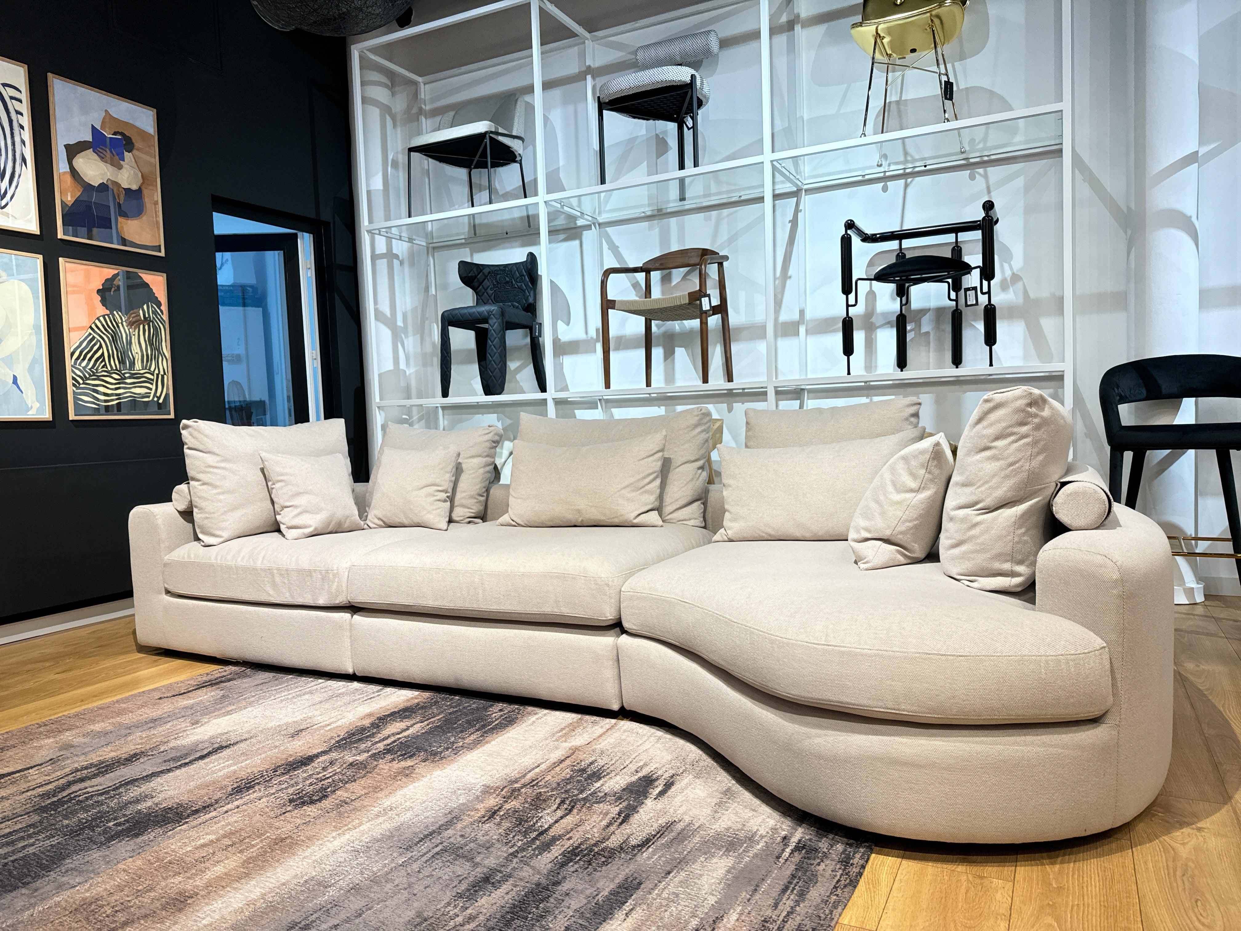 Sofa prawostronna LUSSO jasnobeżowy Mélusine Home Eye on Design