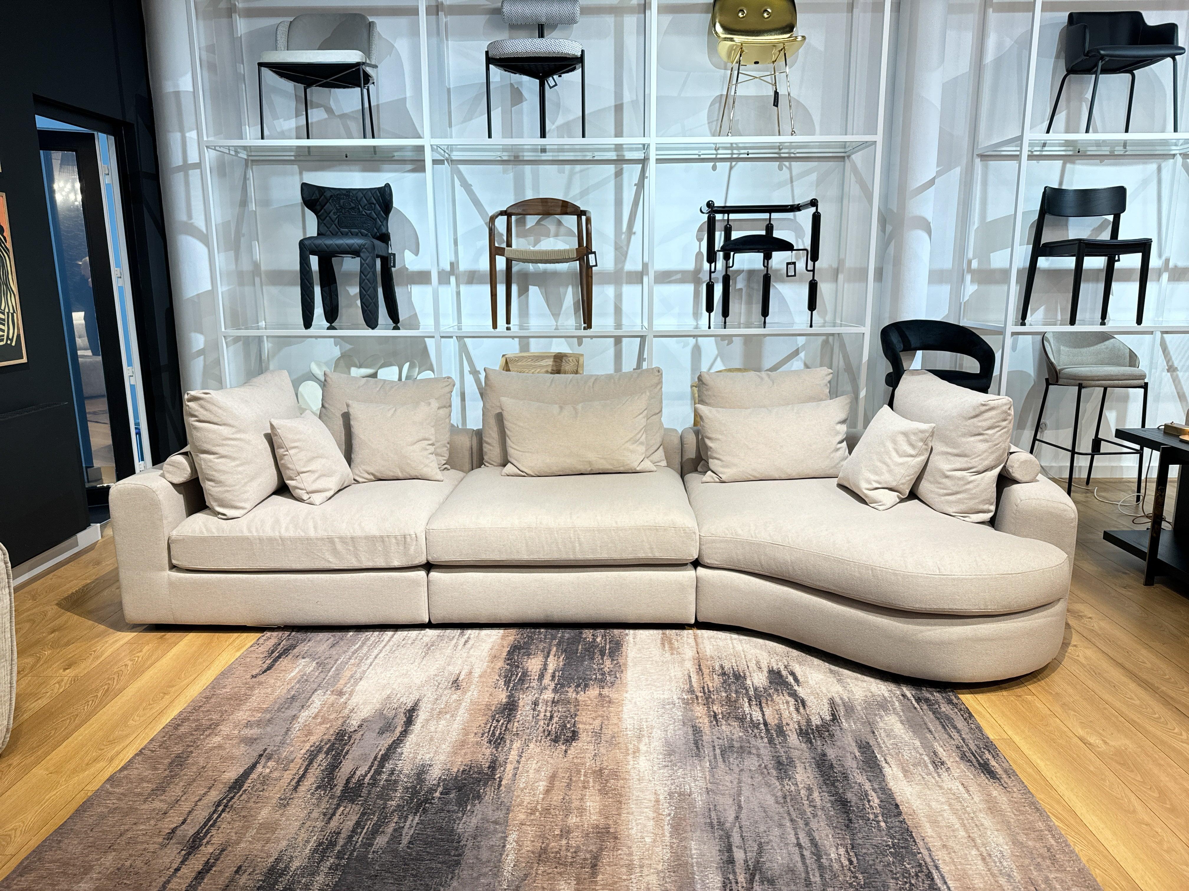 Sofa prawostronna LUSSO jasnobeżowy Mélusine Home Eye on Design