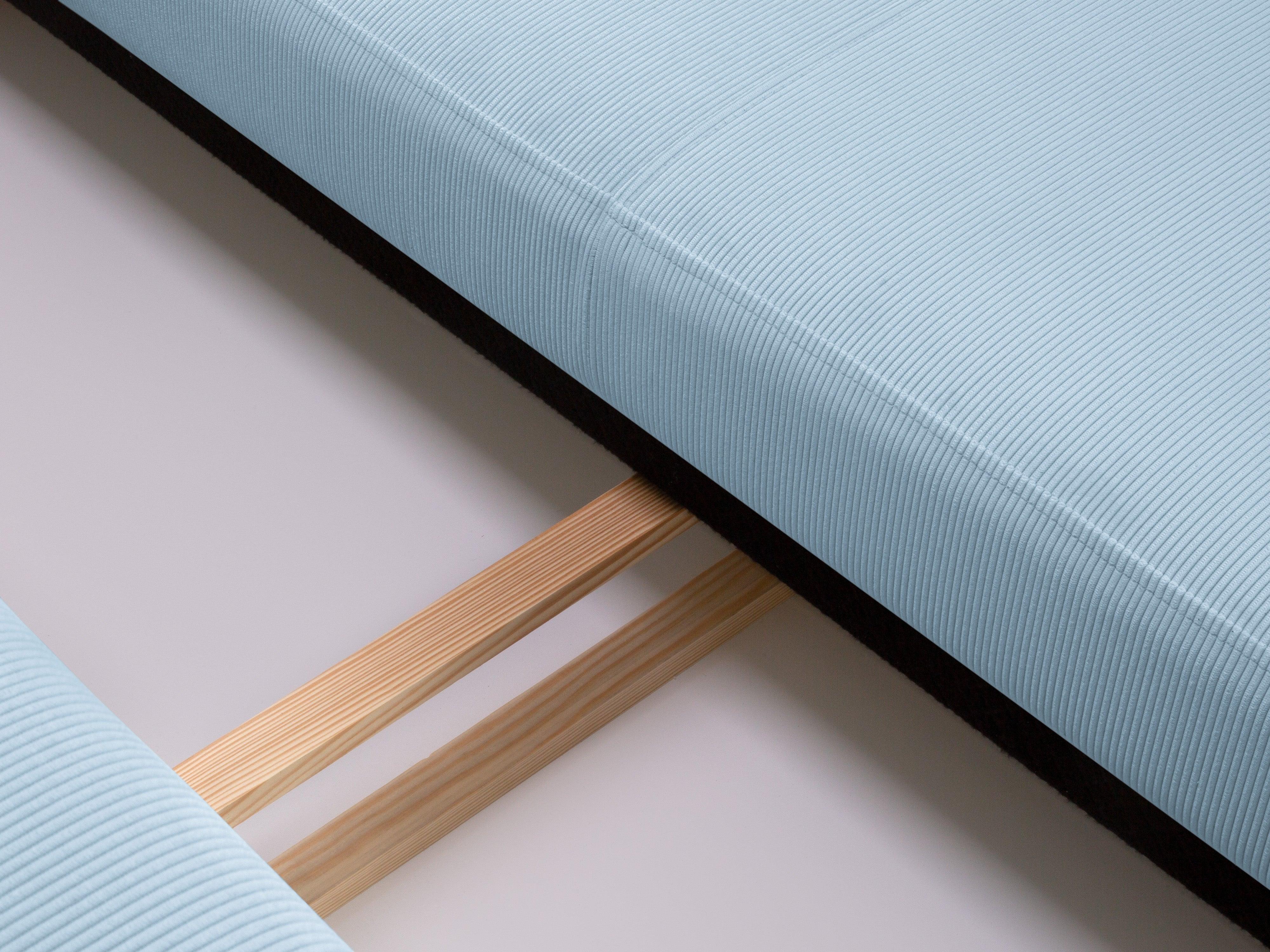 Sofa sztruksowa z funkcją spania ROSE jasnoniebieski Mazzini Sofas Eye on Design