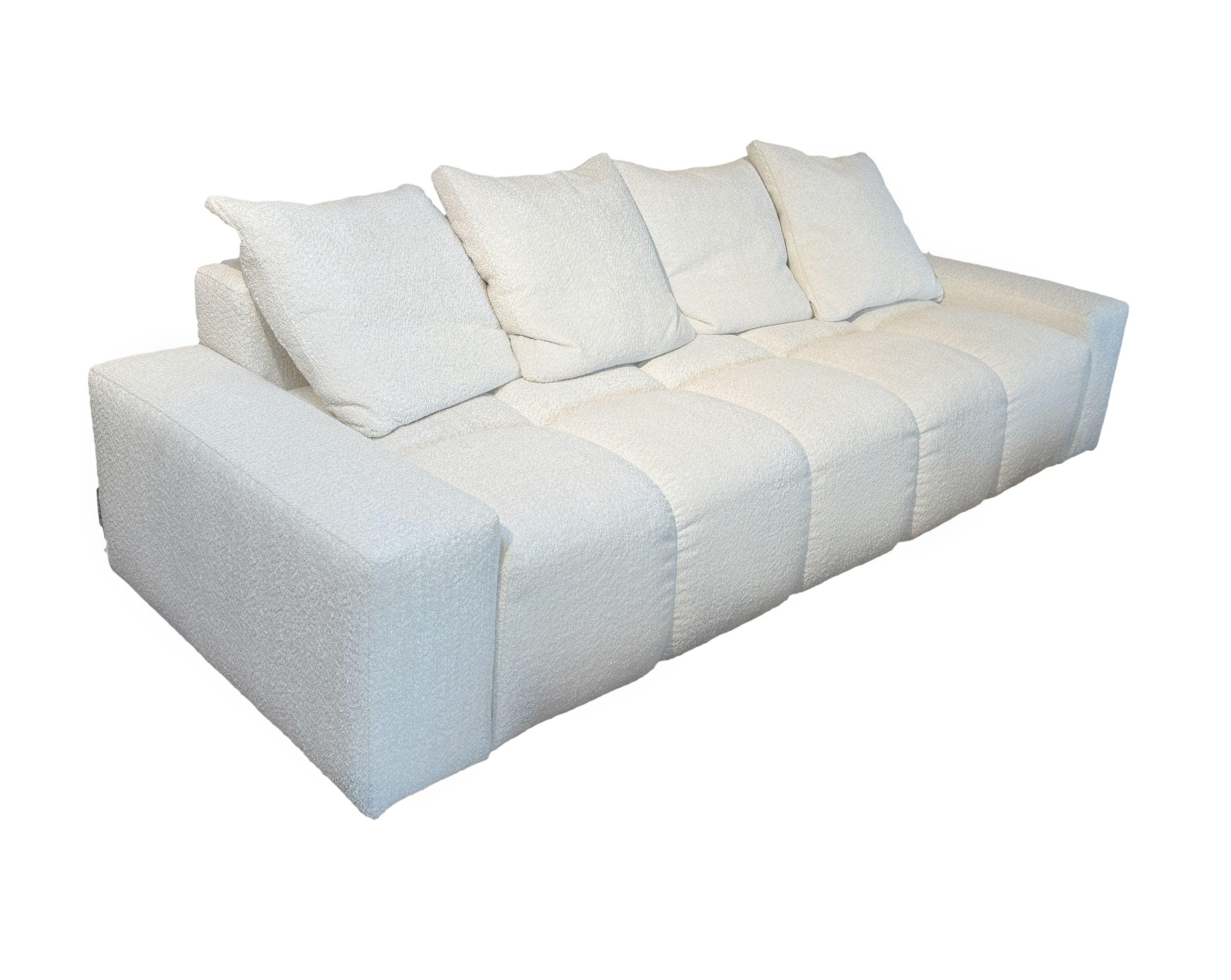 Sofa TUFTI jasnobeżowa bocule Rosanero Eye on Design