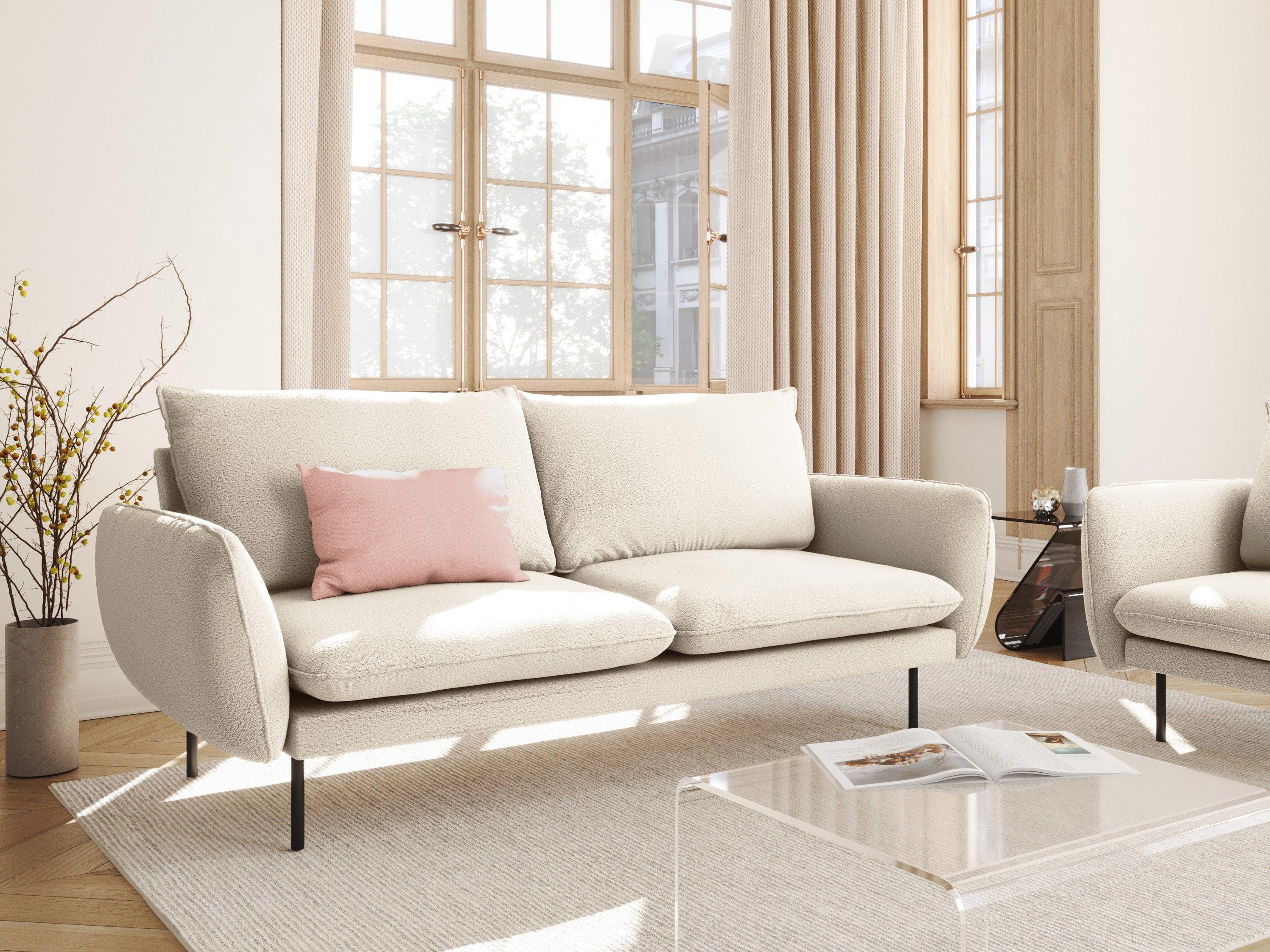 Sofa w tkaninie boucle 3-osobowa VIENNA beżowy z czarną podstawą Cosmopolitan Design Eye on Design