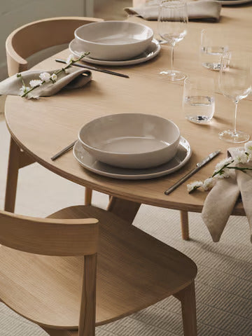 SOFT MOOD round table with a dark oak wood base