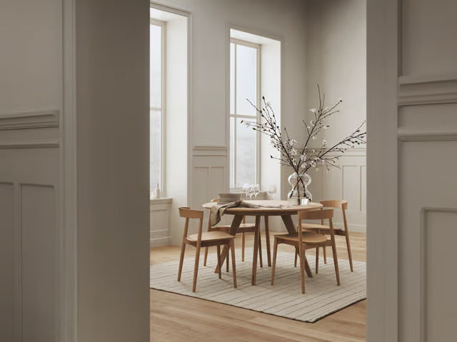 SOFT MOOD round table with a dark oak wood base