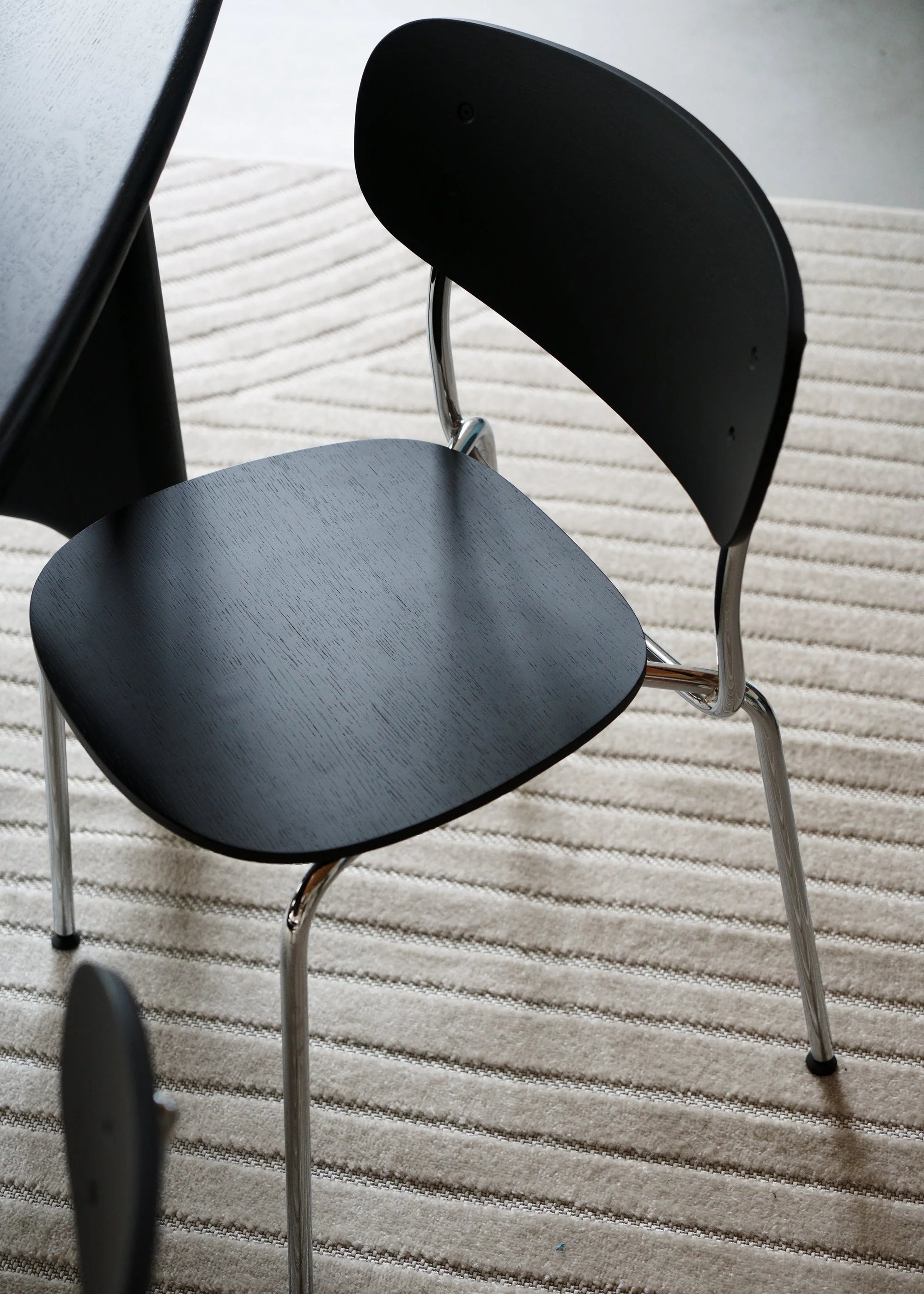 SPLOT Chair black oak wood with chrome base