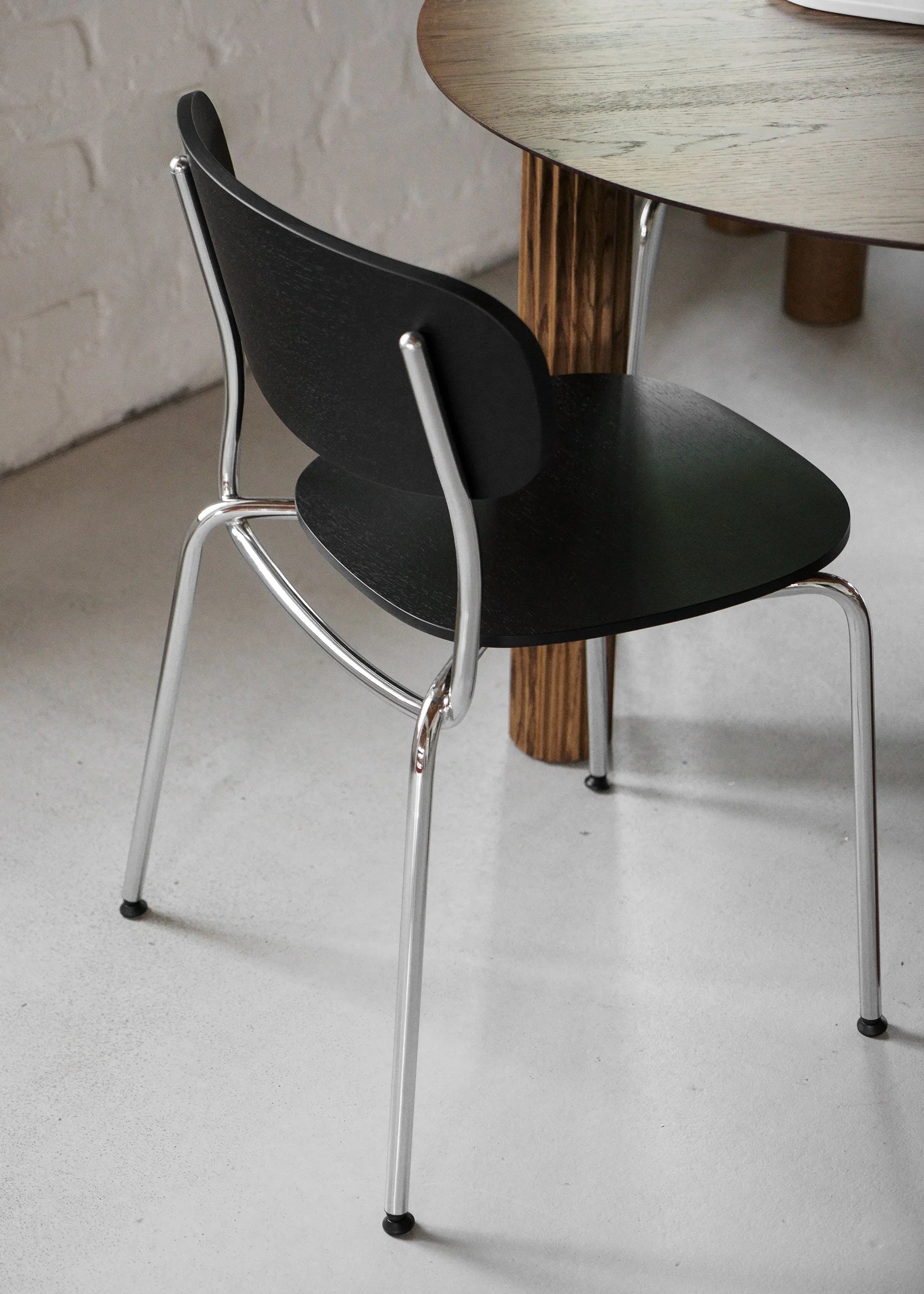 SPLOT Chair black oak wood with chrome base