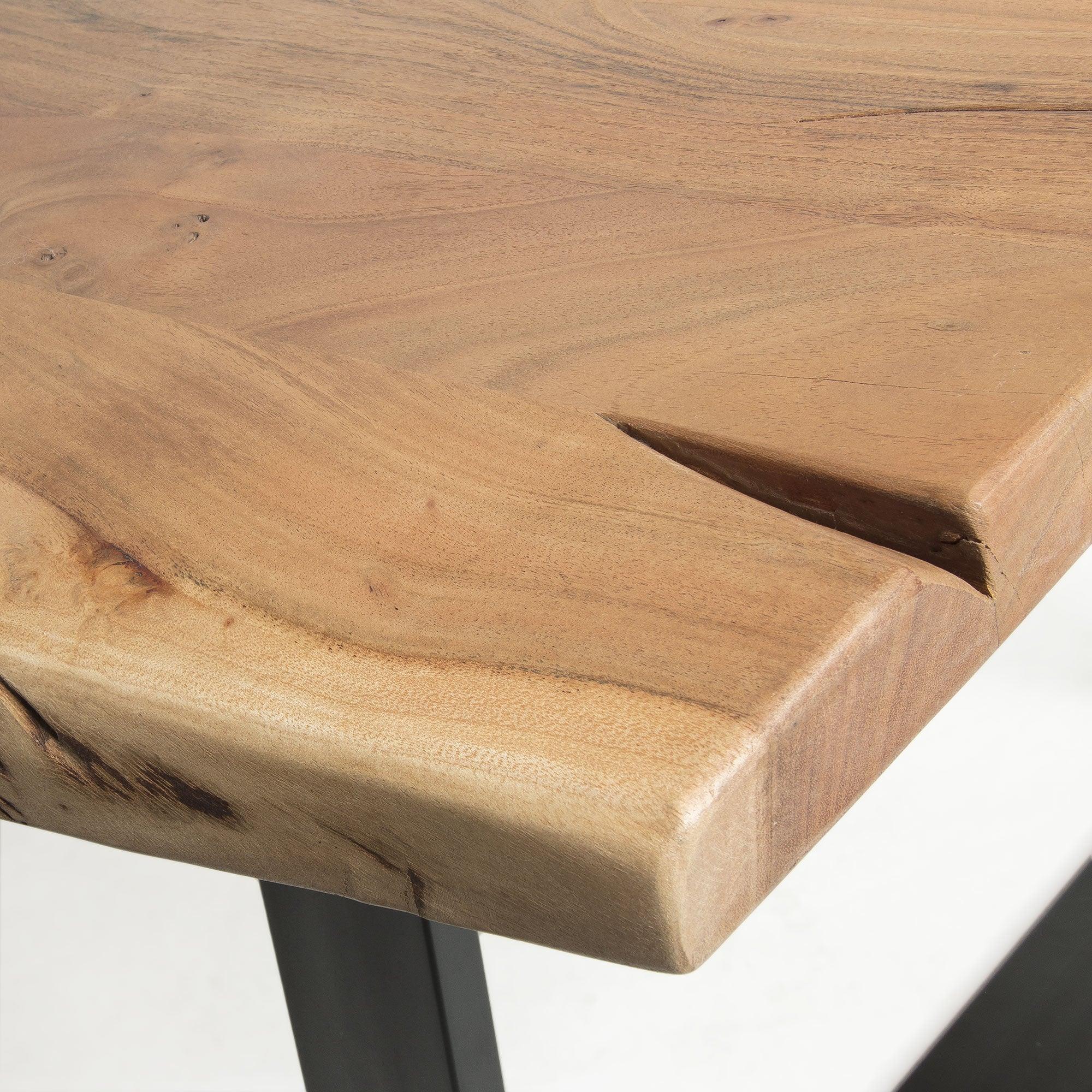Stół ALAIA lite drewno akacjowe z czarną podstawą La Forma Eye on Design