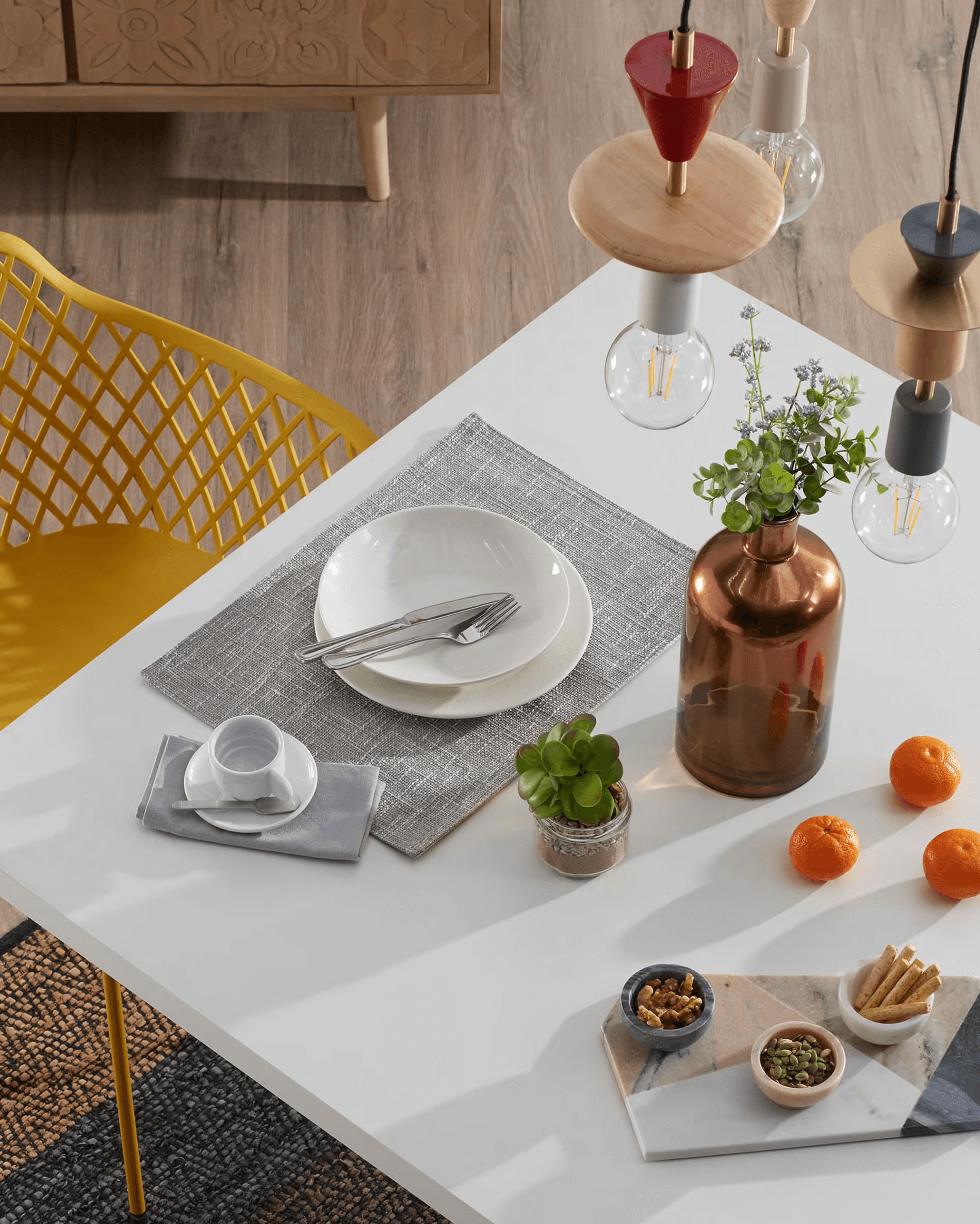 Stół ARGO biały z drewnianą podstawą La Forma Eye on Design