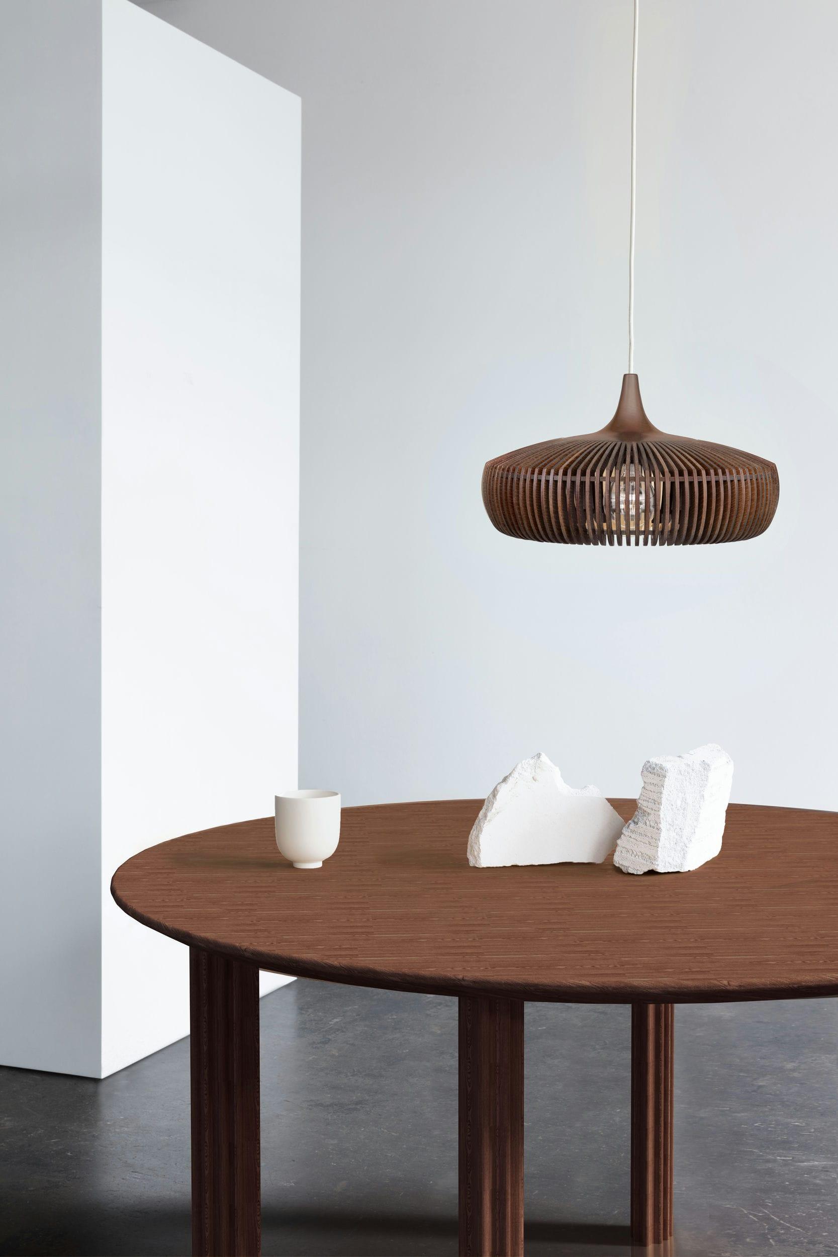 Stół COMFORT CIRCLE ciemny dąb UMAGE Eye on Design