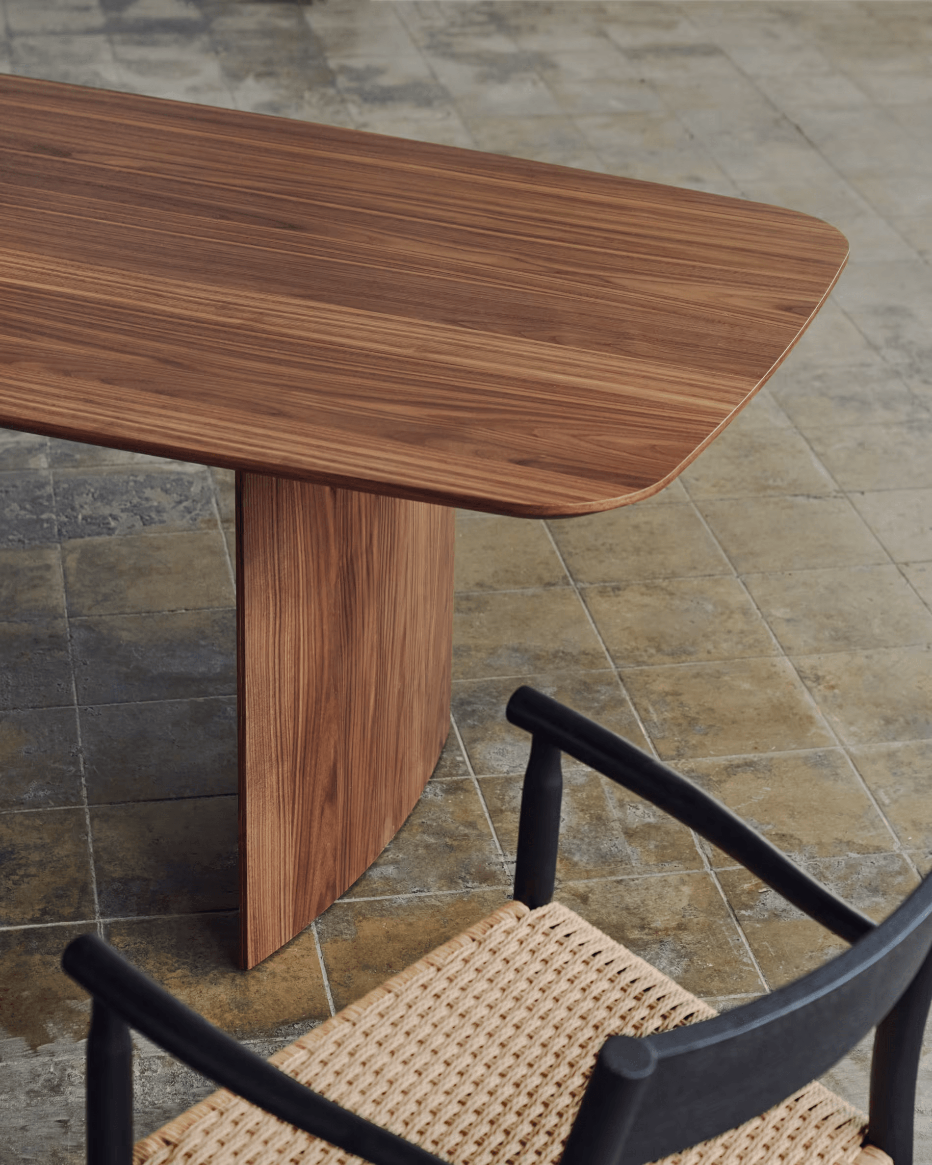 Stół LITTO fornir orzechowy La Forma Eye on Design