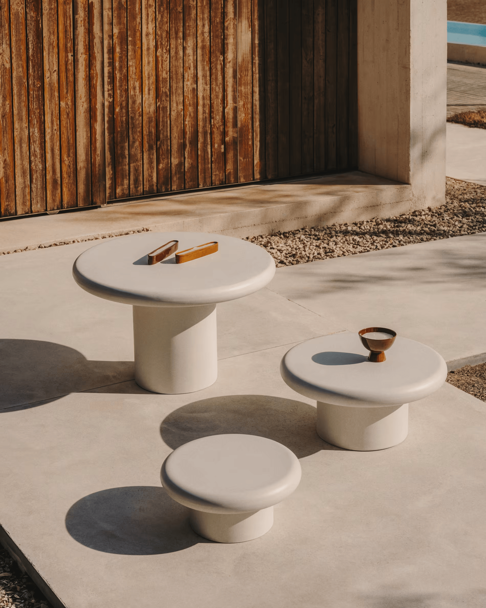 Stół ogrodowy ADDAIA biały cement La Forma Eye on Design